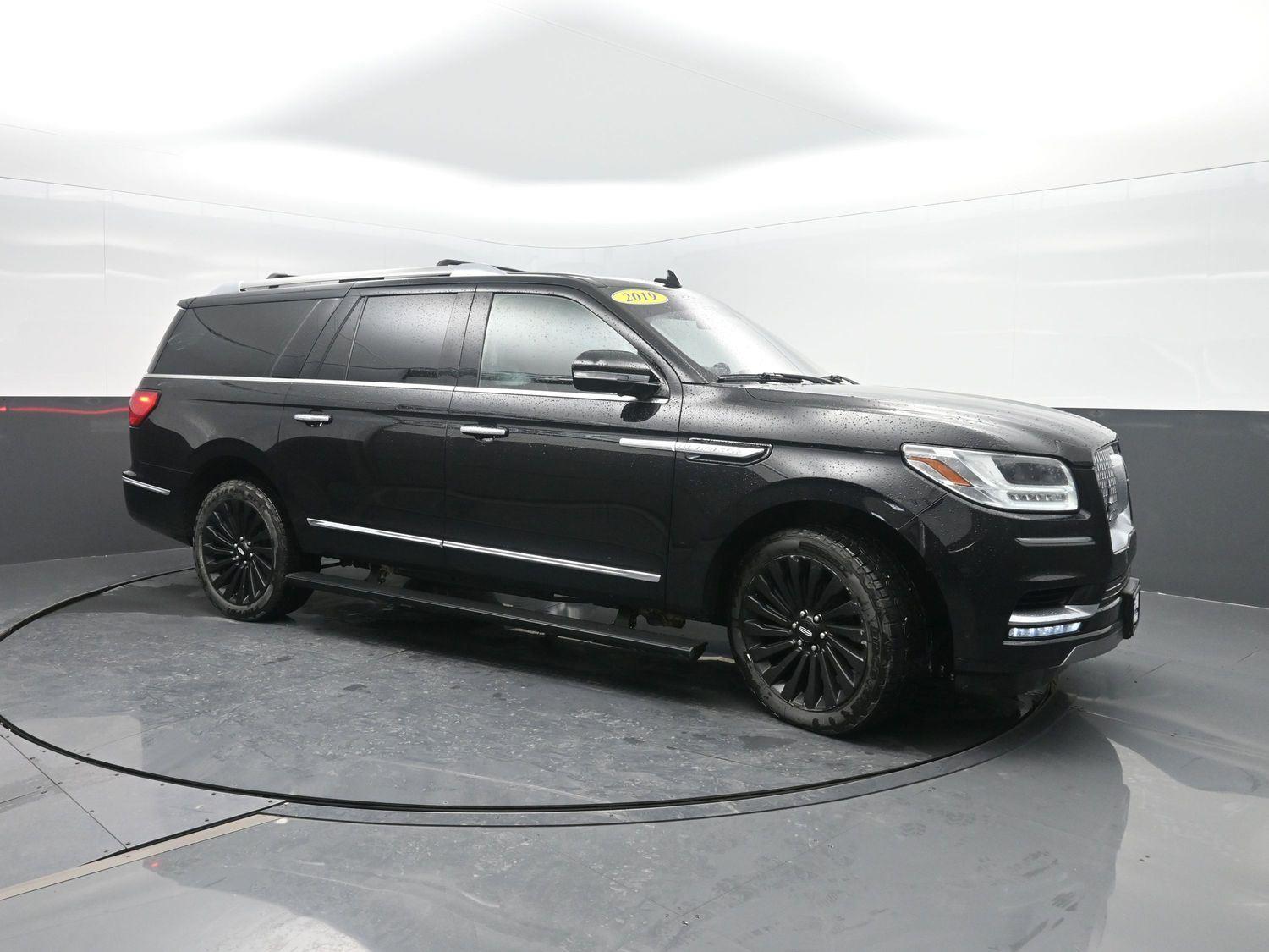 Used 2019 Infinite Black Metallic Lincoln Reserve image 4