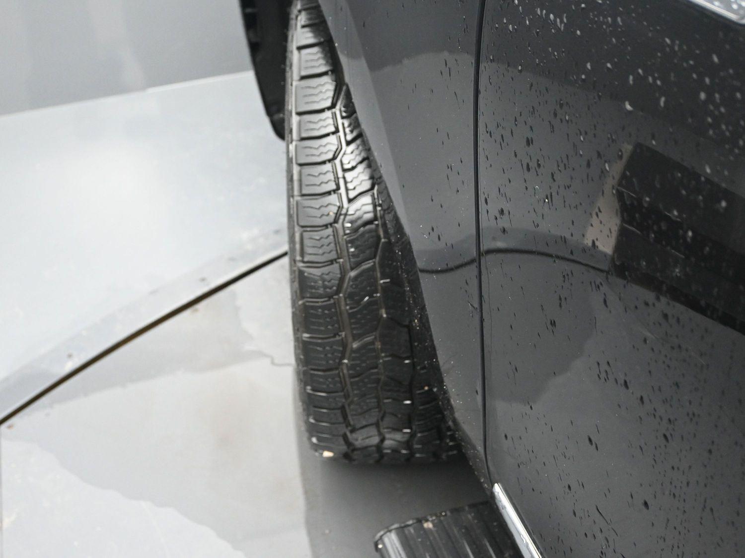 Used 2019 Infinite Black Metallic Lincoln Reserve image 5