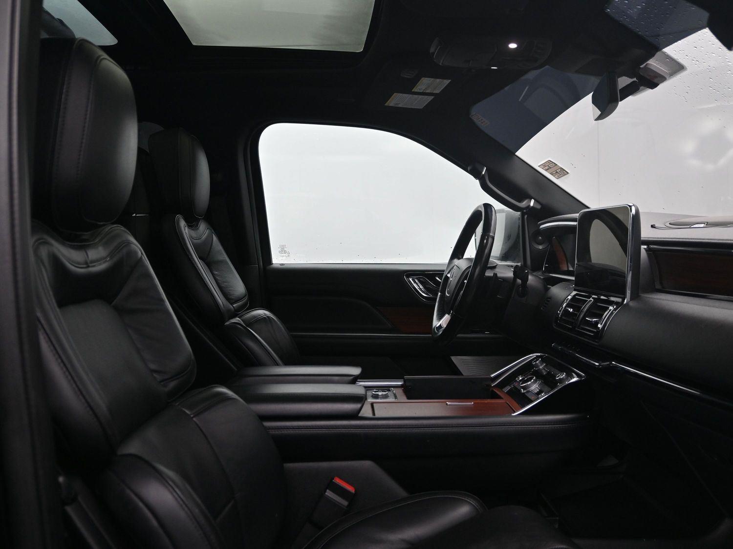 Used 2019 Infinite Black Metallic Lincoln Reserve image 10