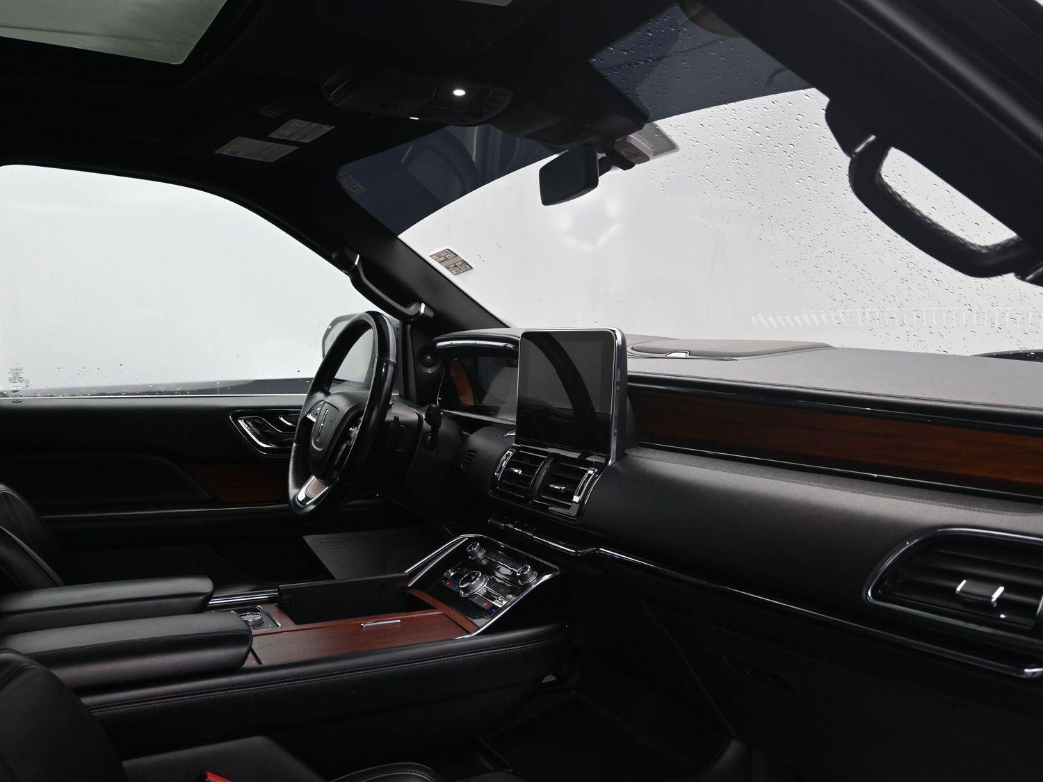 Used 2019 Infinite Black Metallic Lincoln Reserve image 11