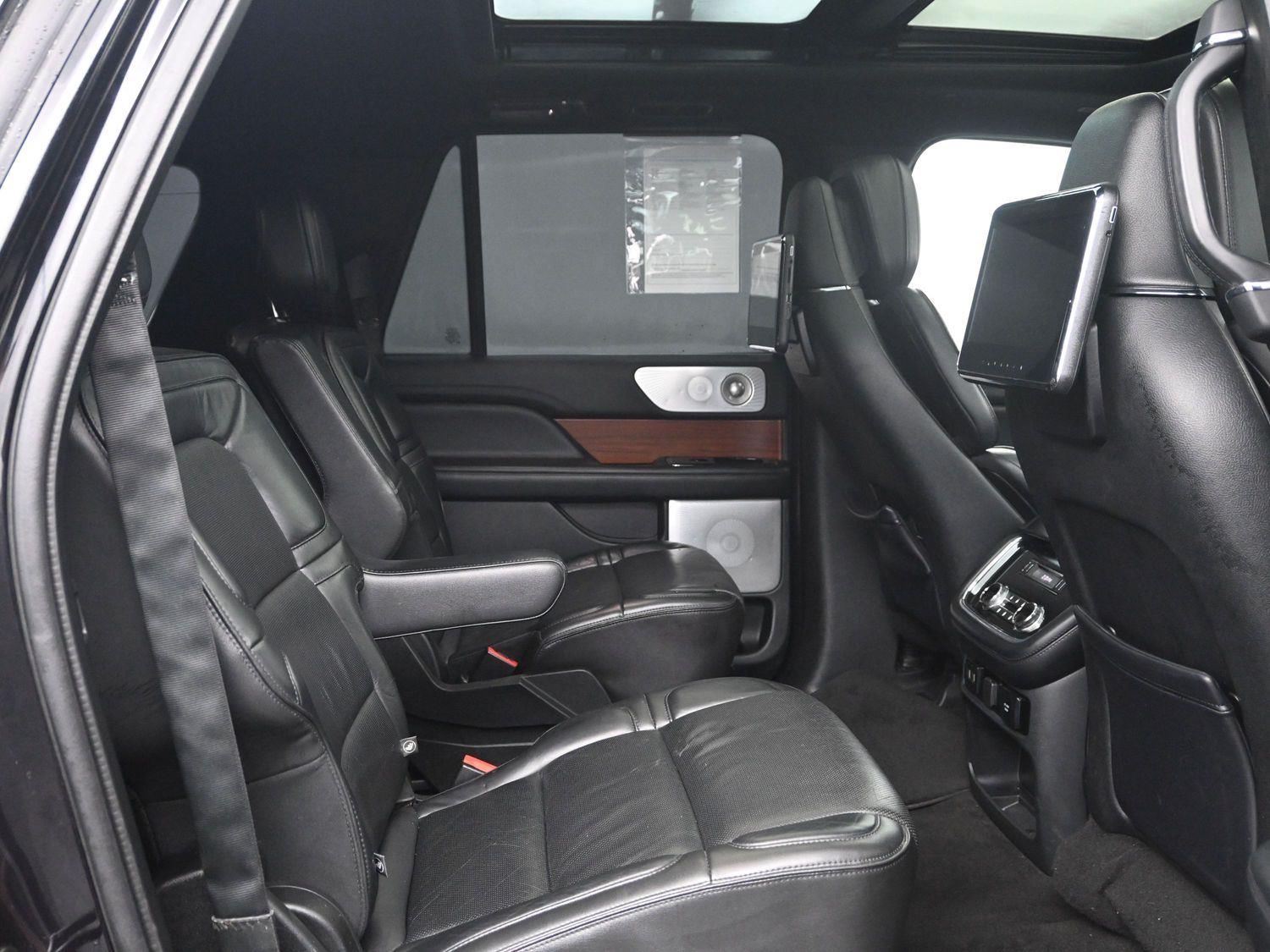 Used 2019 Infinite Black Metallic Lincoln Reserve image 12