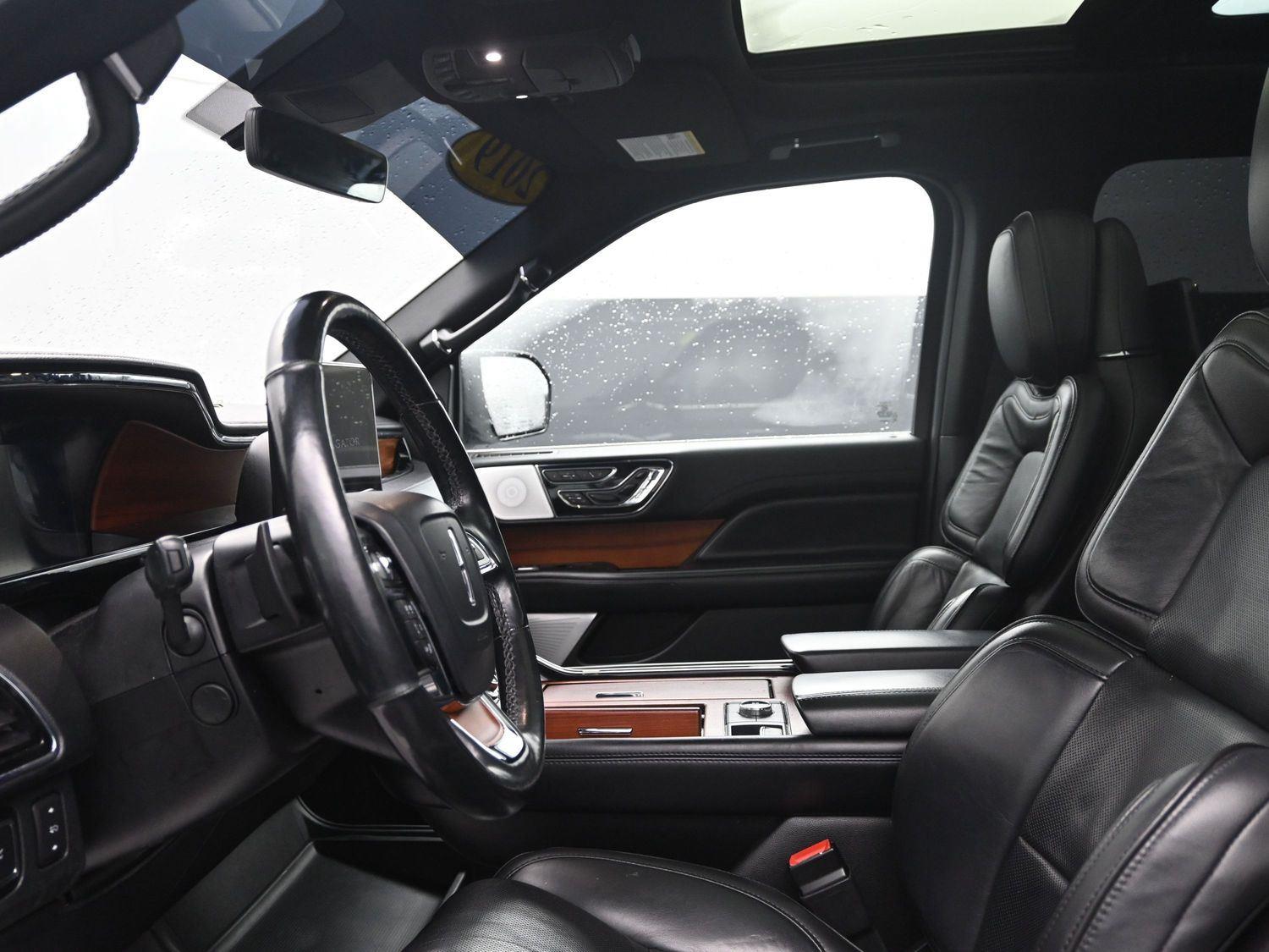 Used 2019 Infinite Black Metallic Lincoln Reserve image 23