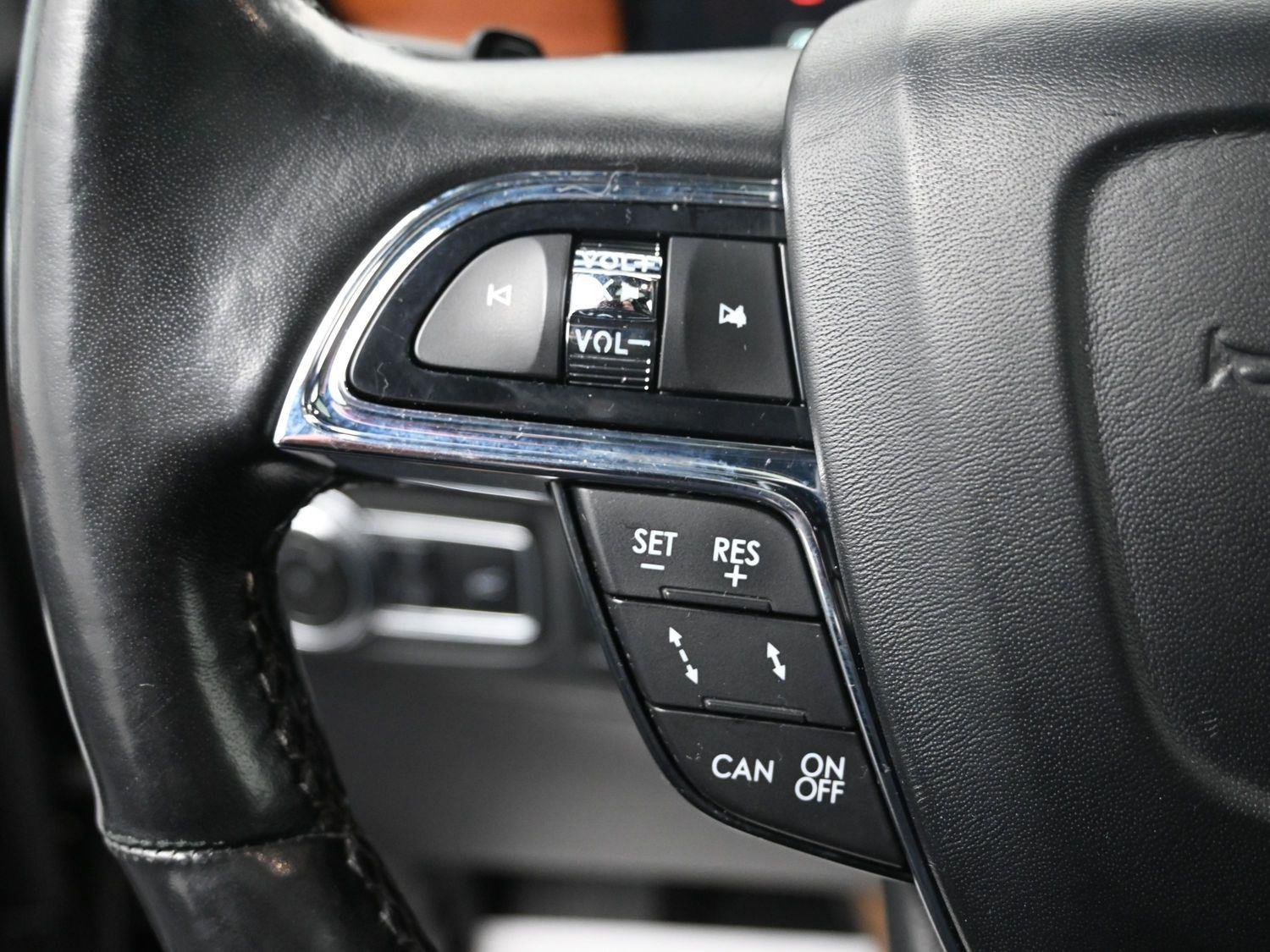 Used 2019 Infinite Black Metallic Lincoln Reserve image 25