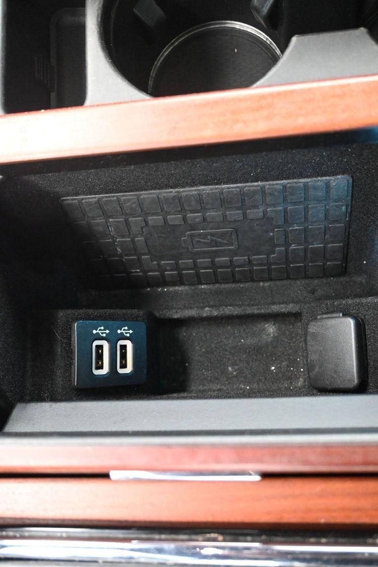 Used 2019 Infinite Black Metallic Lincoln Reserve image 32