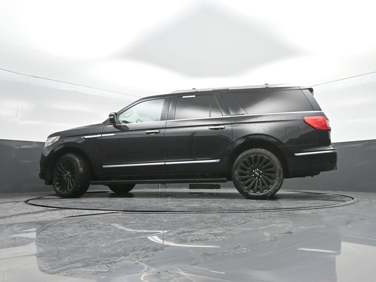 Used 2019 Infinite Black Metallic Lincoln Reserve image 37