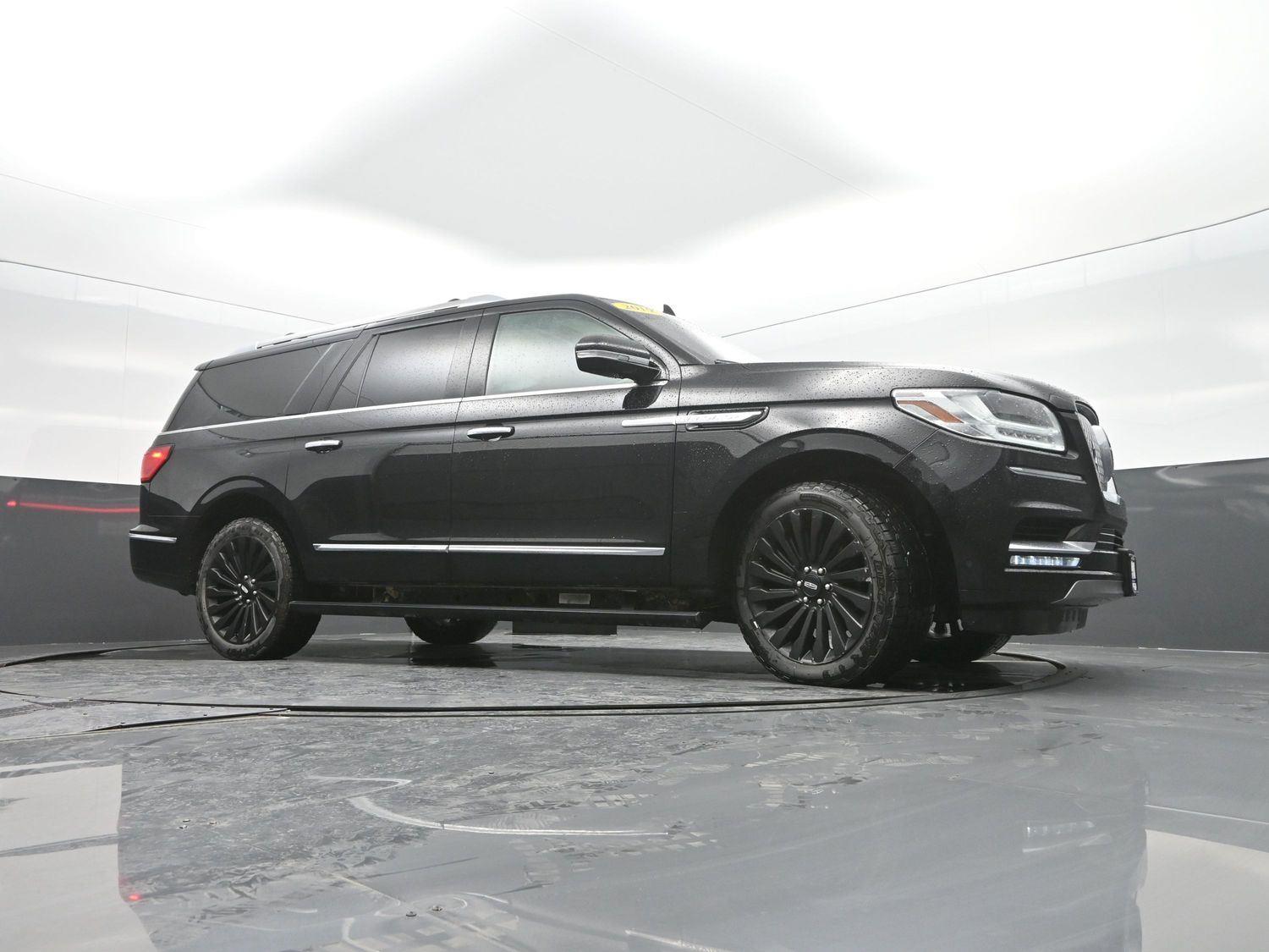 Used 2019 Infinite Black Metallic Lincoln Reserve image 39