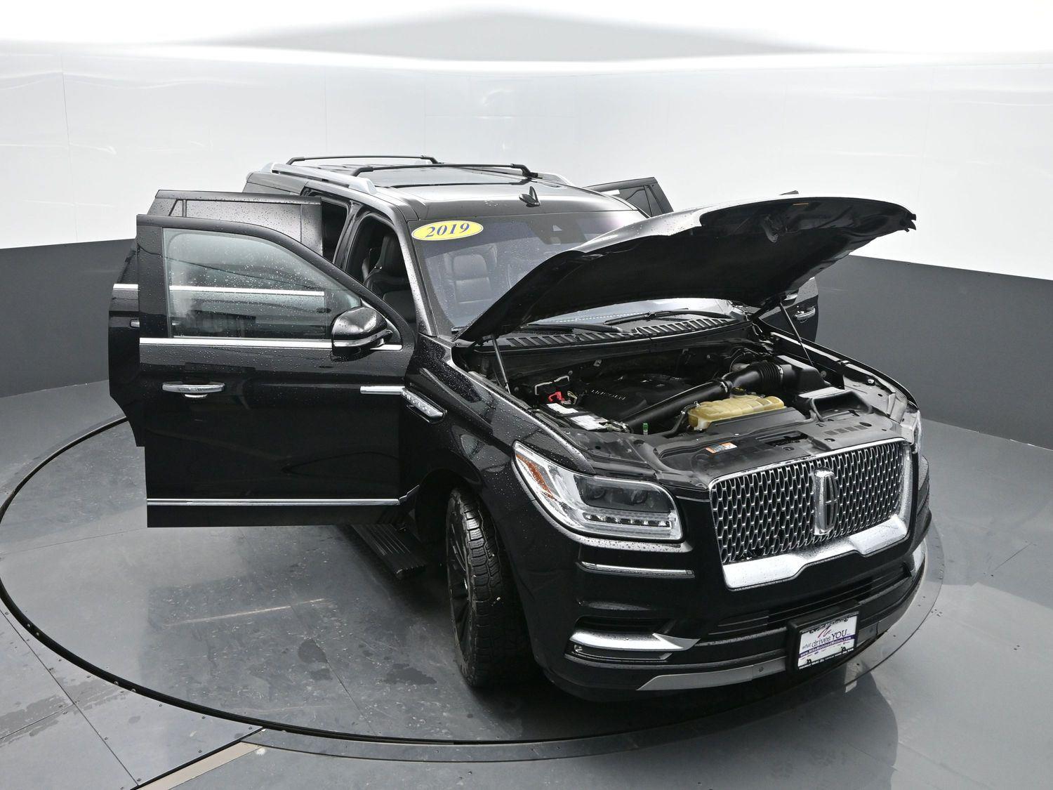 Used 2019 Infinite Black Metallic Lincoln Reserve image 49