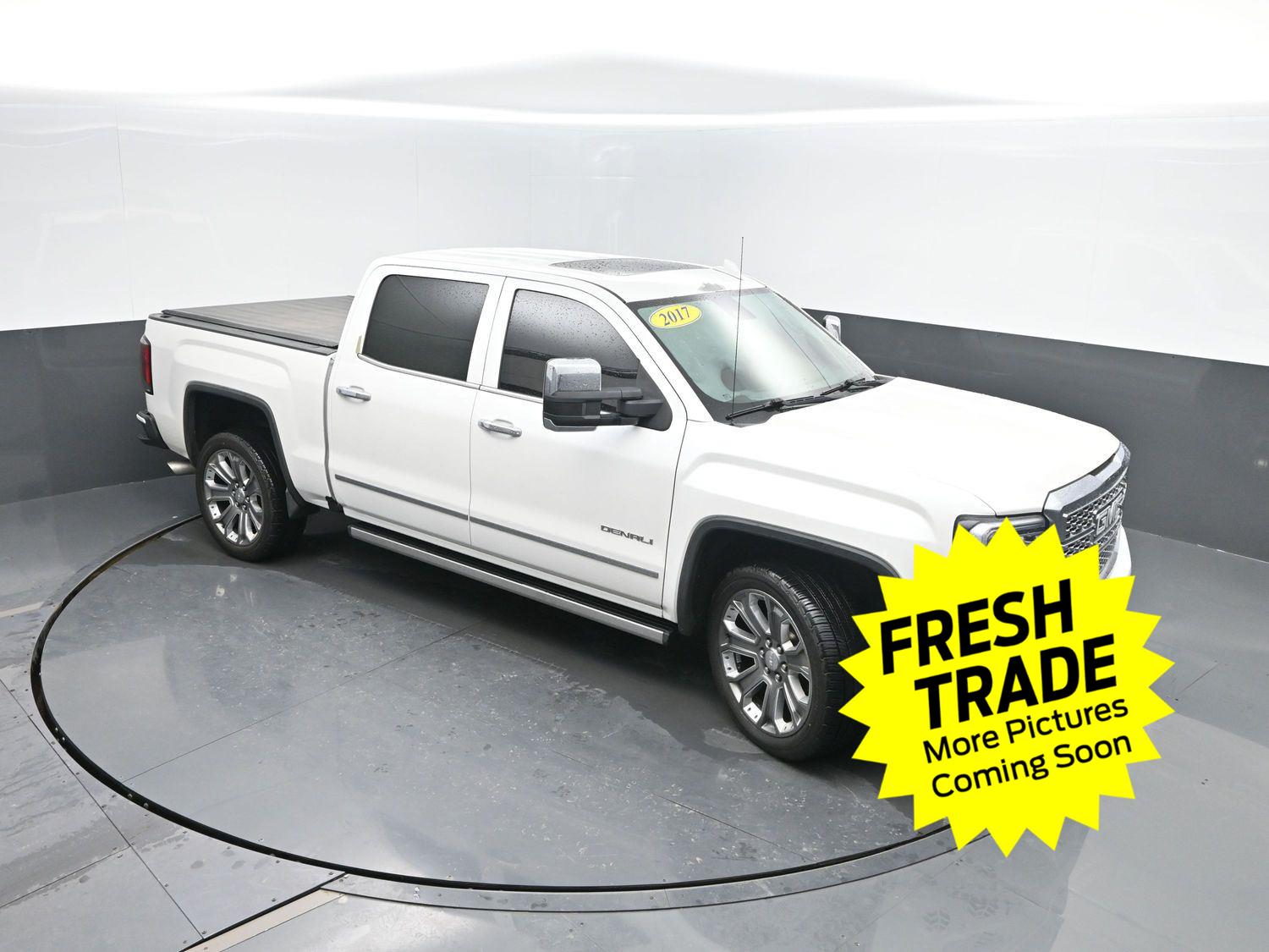Used 2017 White Frost Tricoat GMC Denali image 39