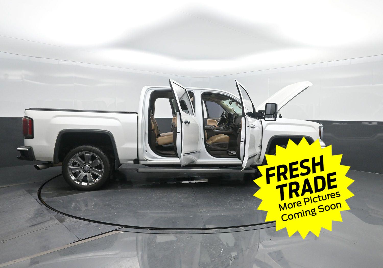 Used 2017 White Frost Tricoat GMC Denali image 47
