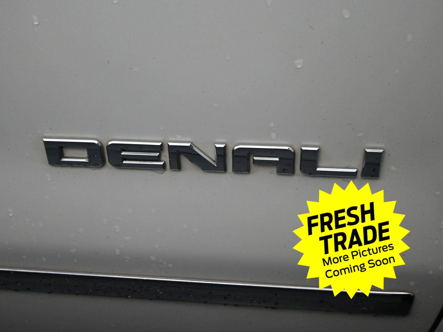 Used 2017 White Frost Tricoat GMC Denali image 6