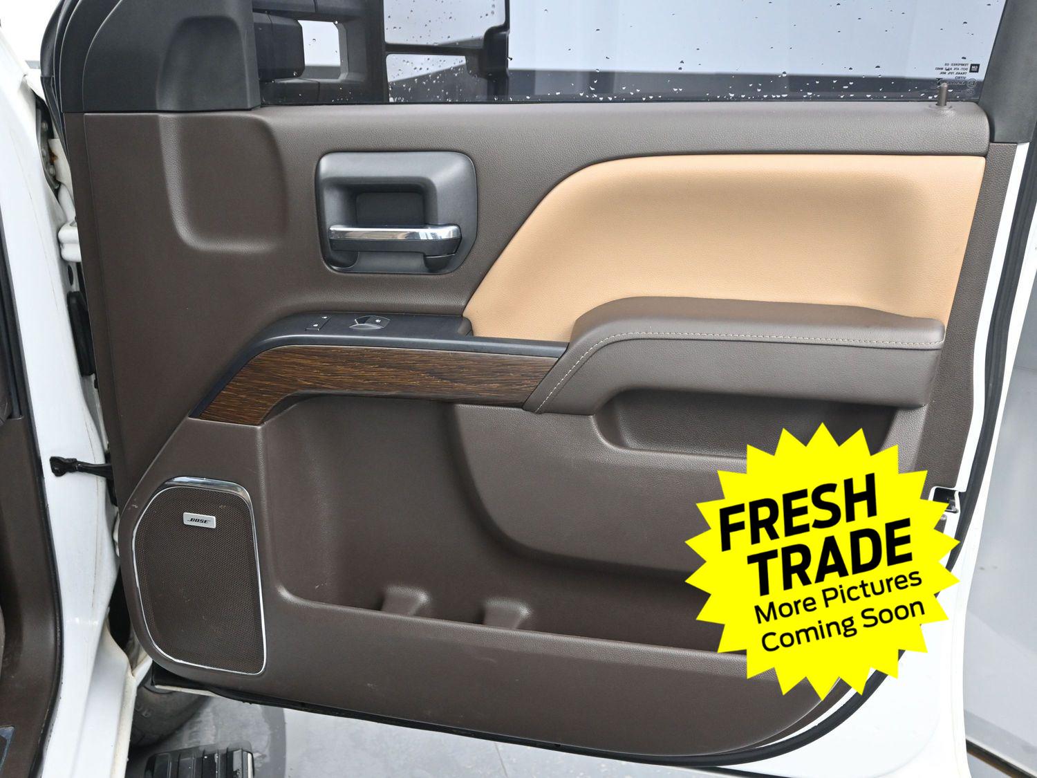 Used 2017 White Frost Tricoat GMC Denali image 7