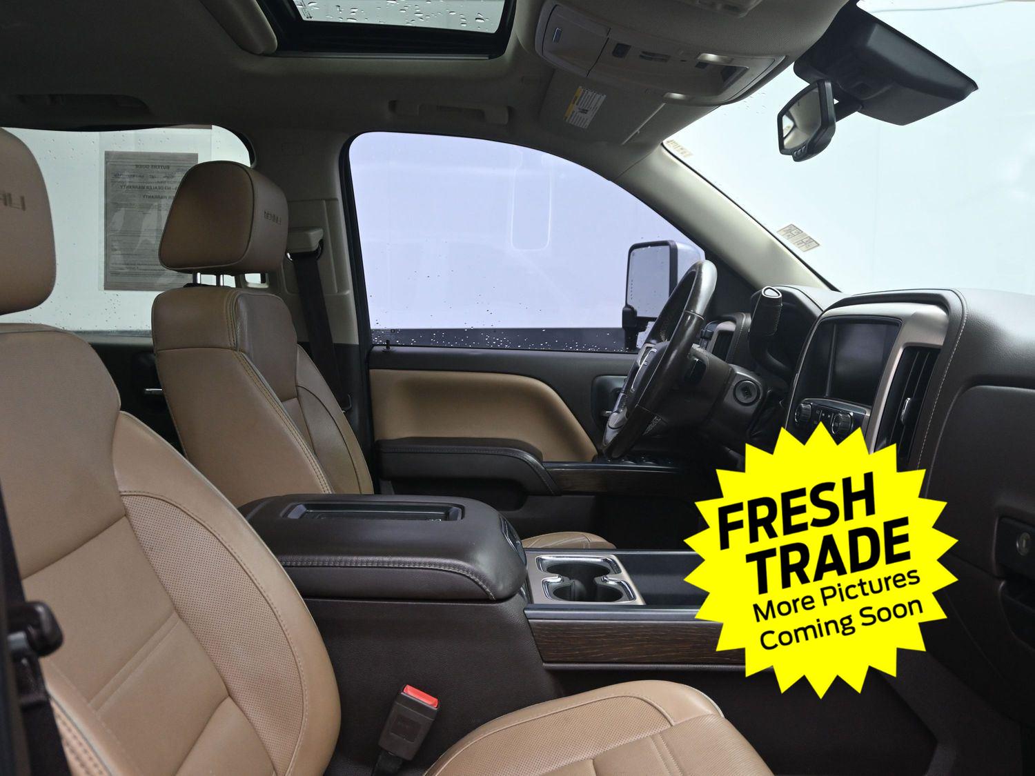 Used 2017 White Frost Tricoat GMC Denali image 10