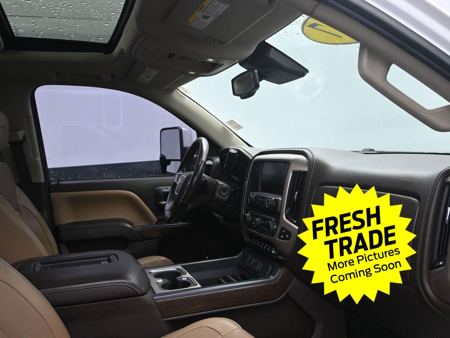 Used 2017 White Frost Tricoat GMC Denali image 11