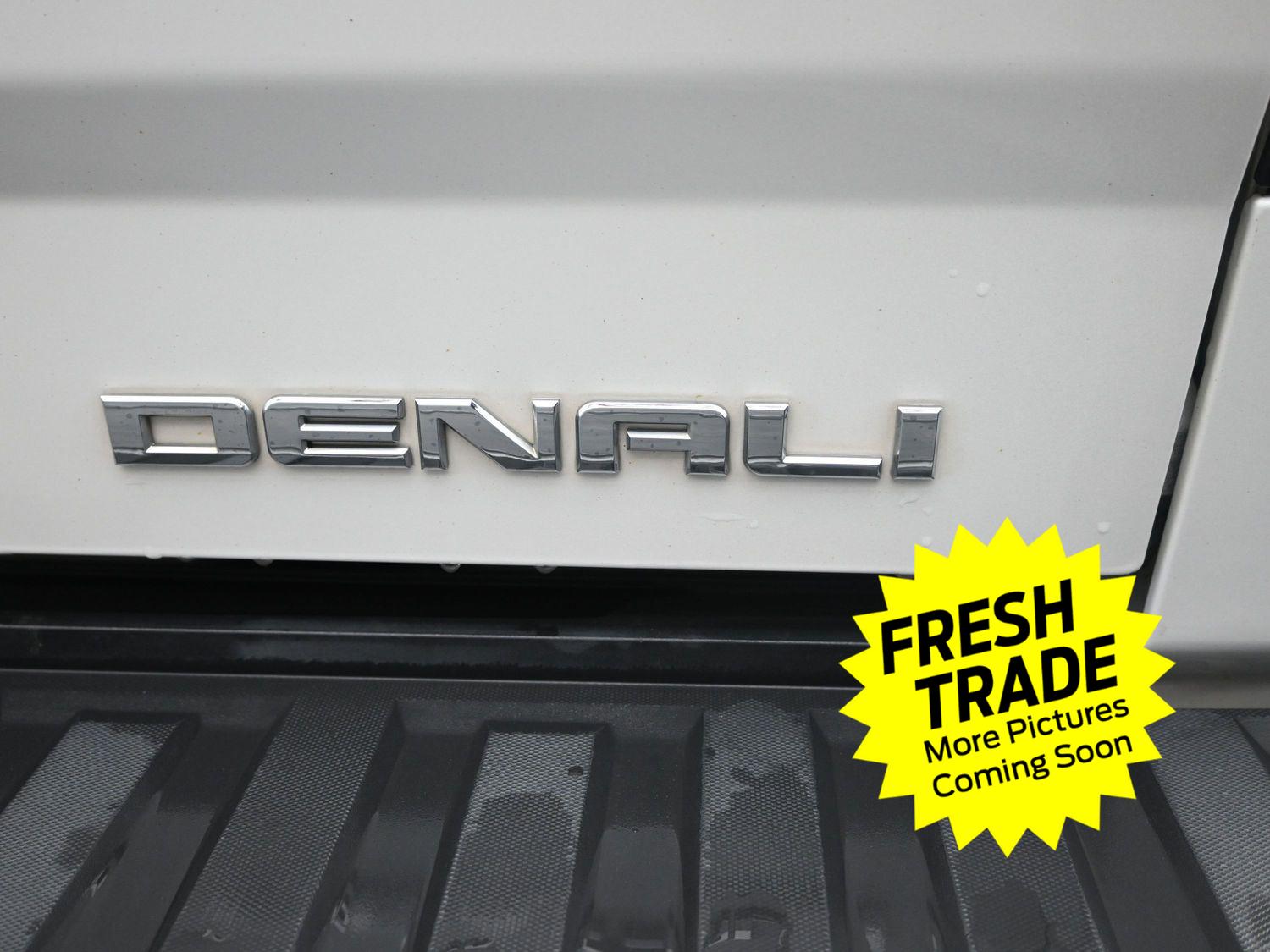 Used 2017 White Frost Tricoat GMC Denali image 14