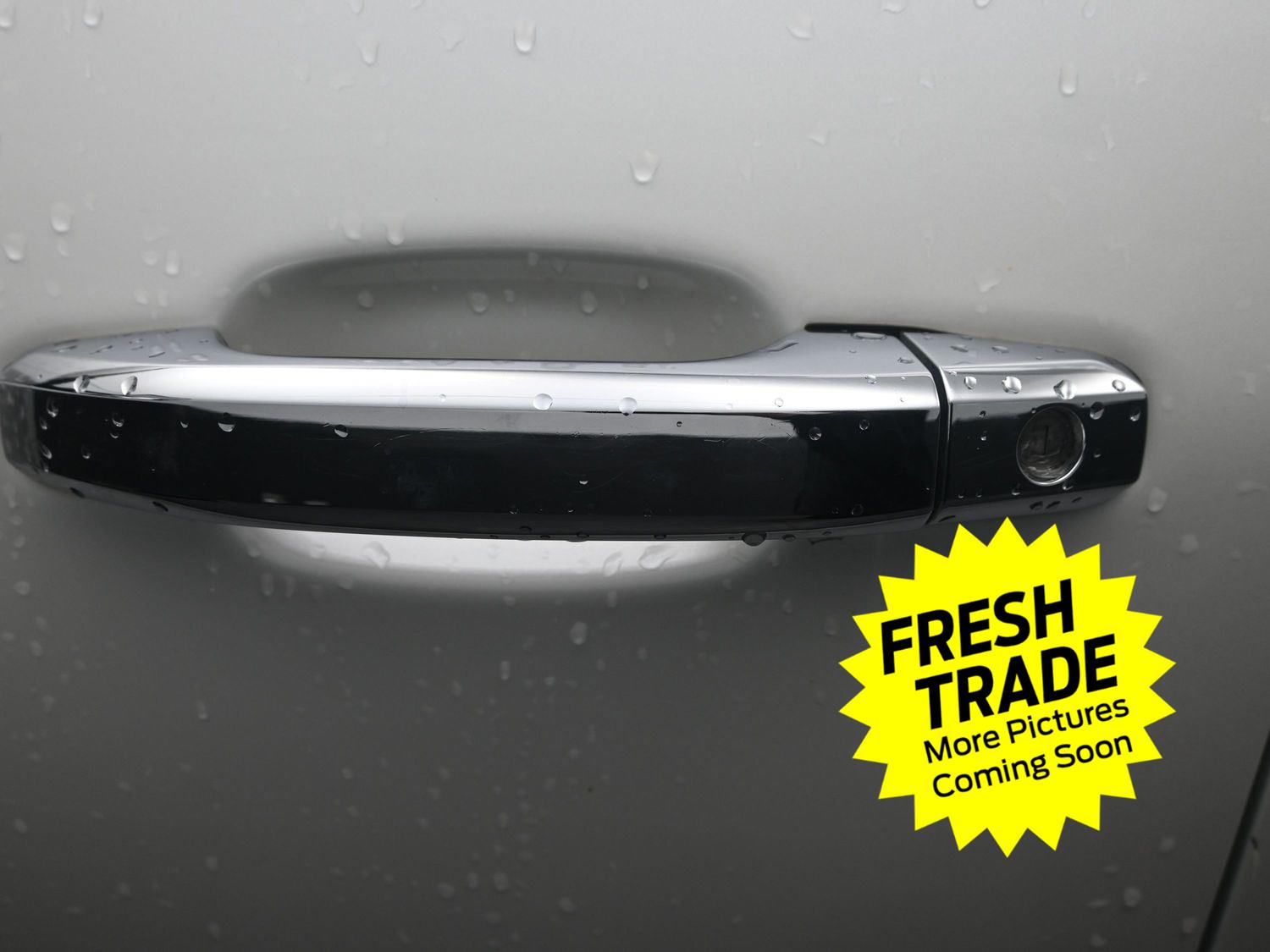 Used 2017 White Frost Tricoat GMC Denali image 17