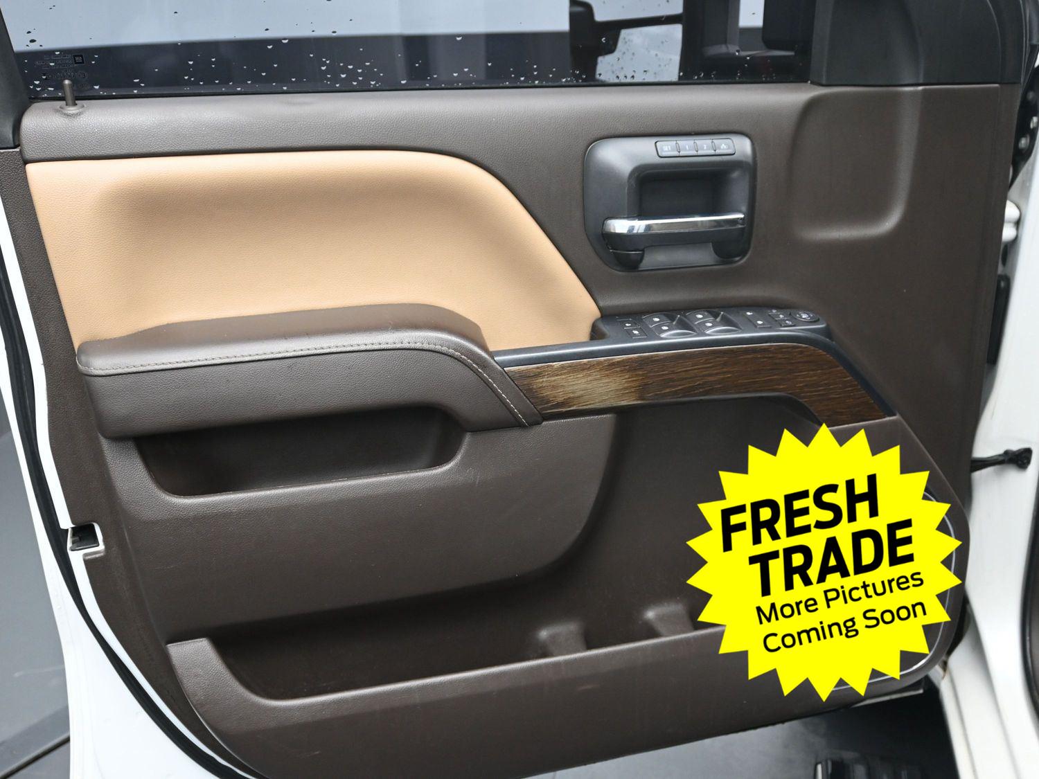 Used 2017 White Frost Tricoat GMC Denali image 18