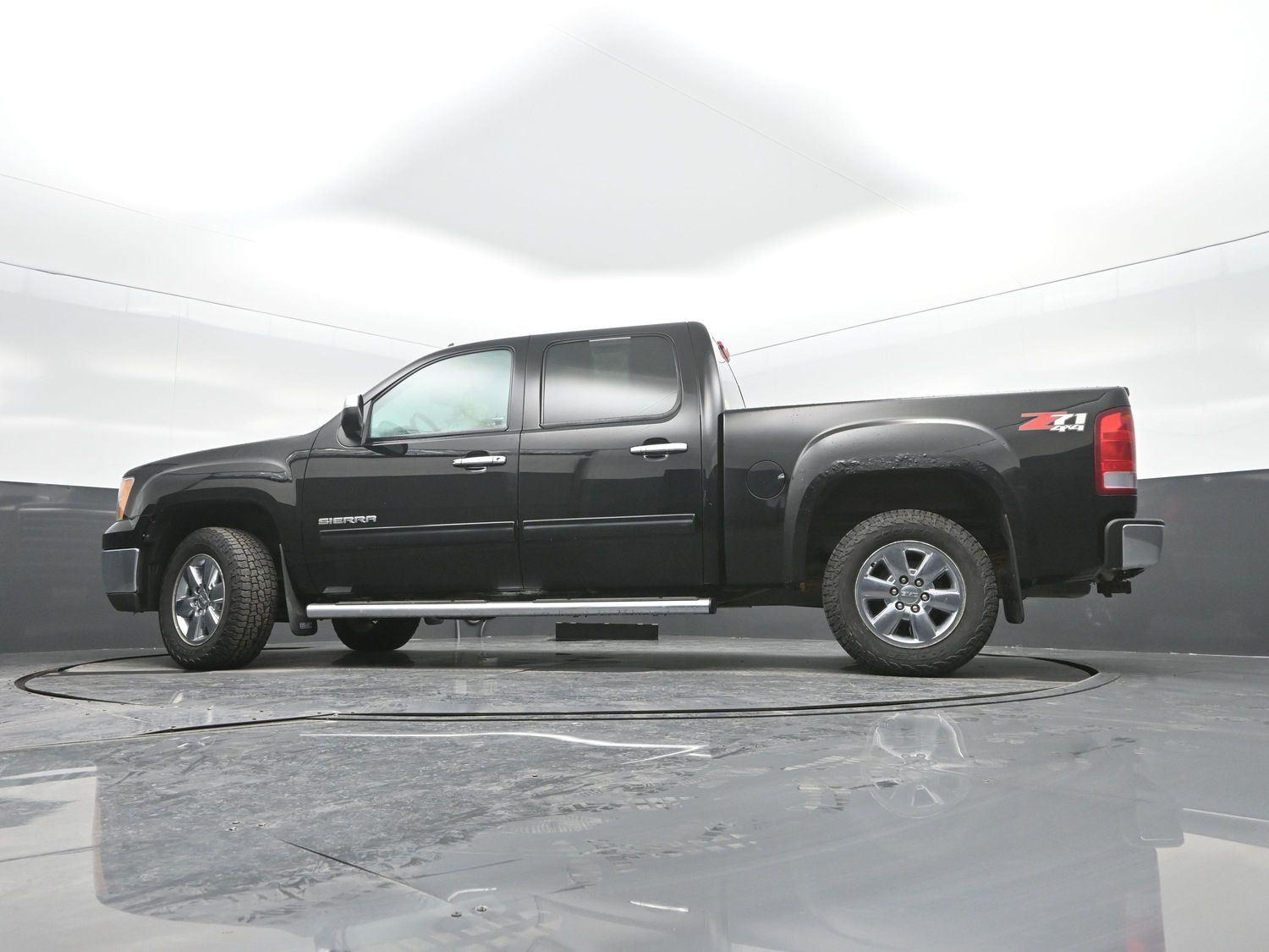 Used 2013 Onyx Black GMC SLT image 31