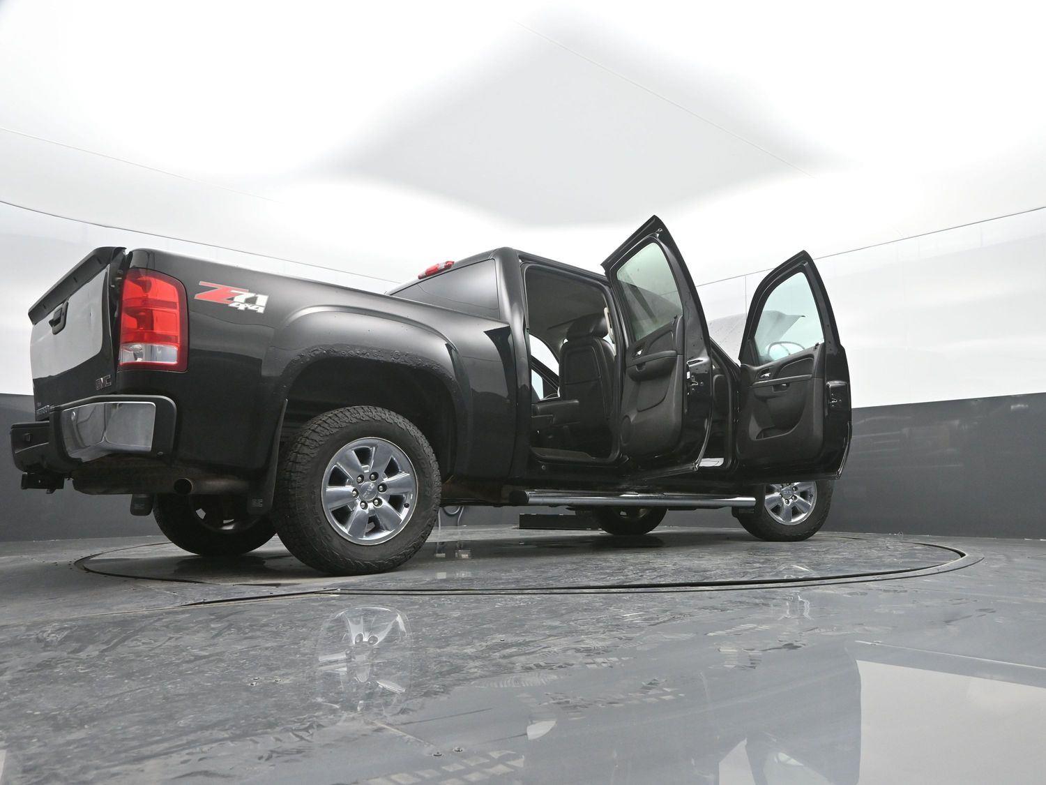 Used 2013 Onyx Black GMC SLT image 47