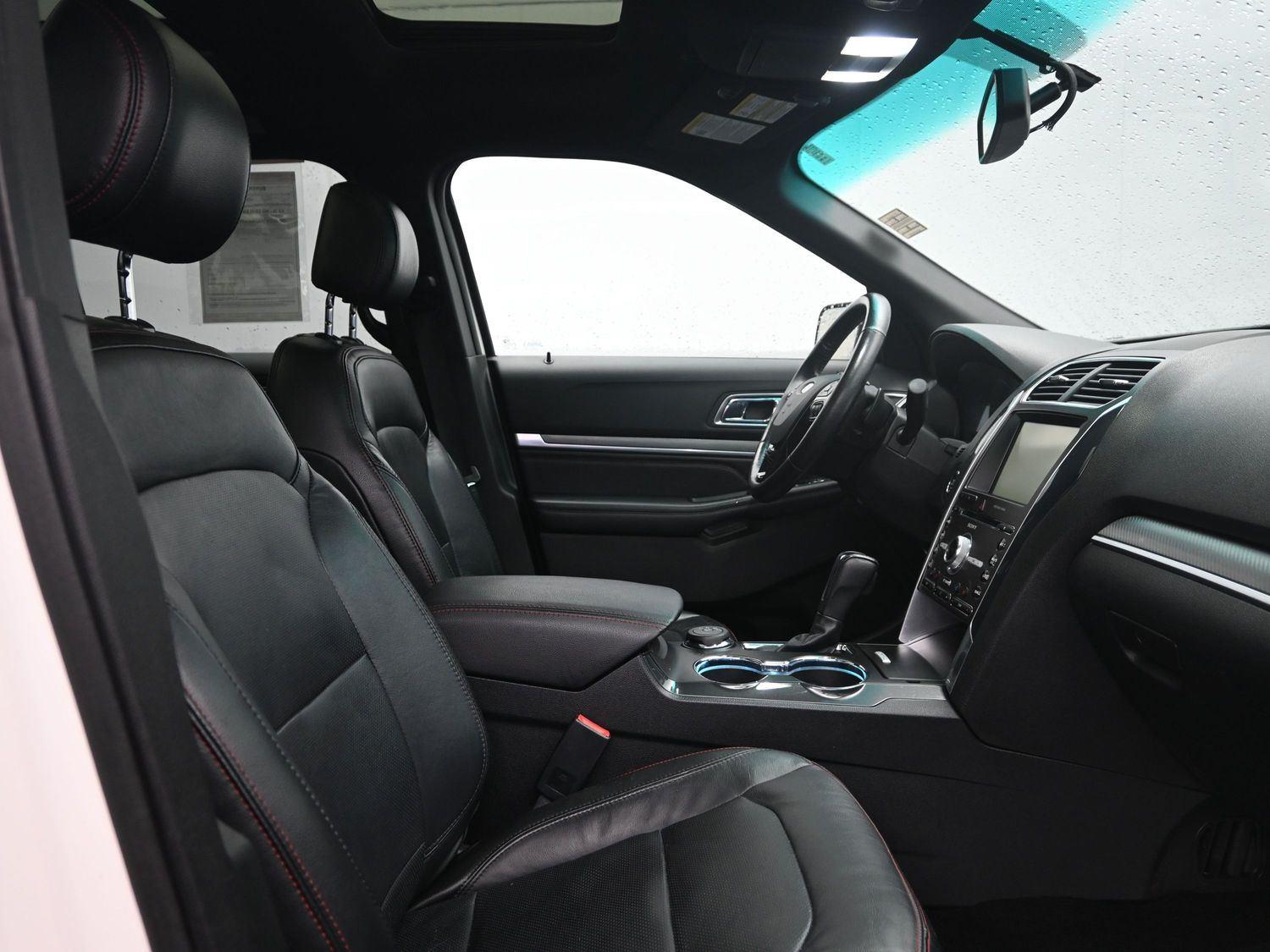 Used 2016 White Platinum Metallic Tri-Coat FORD Sport image 9