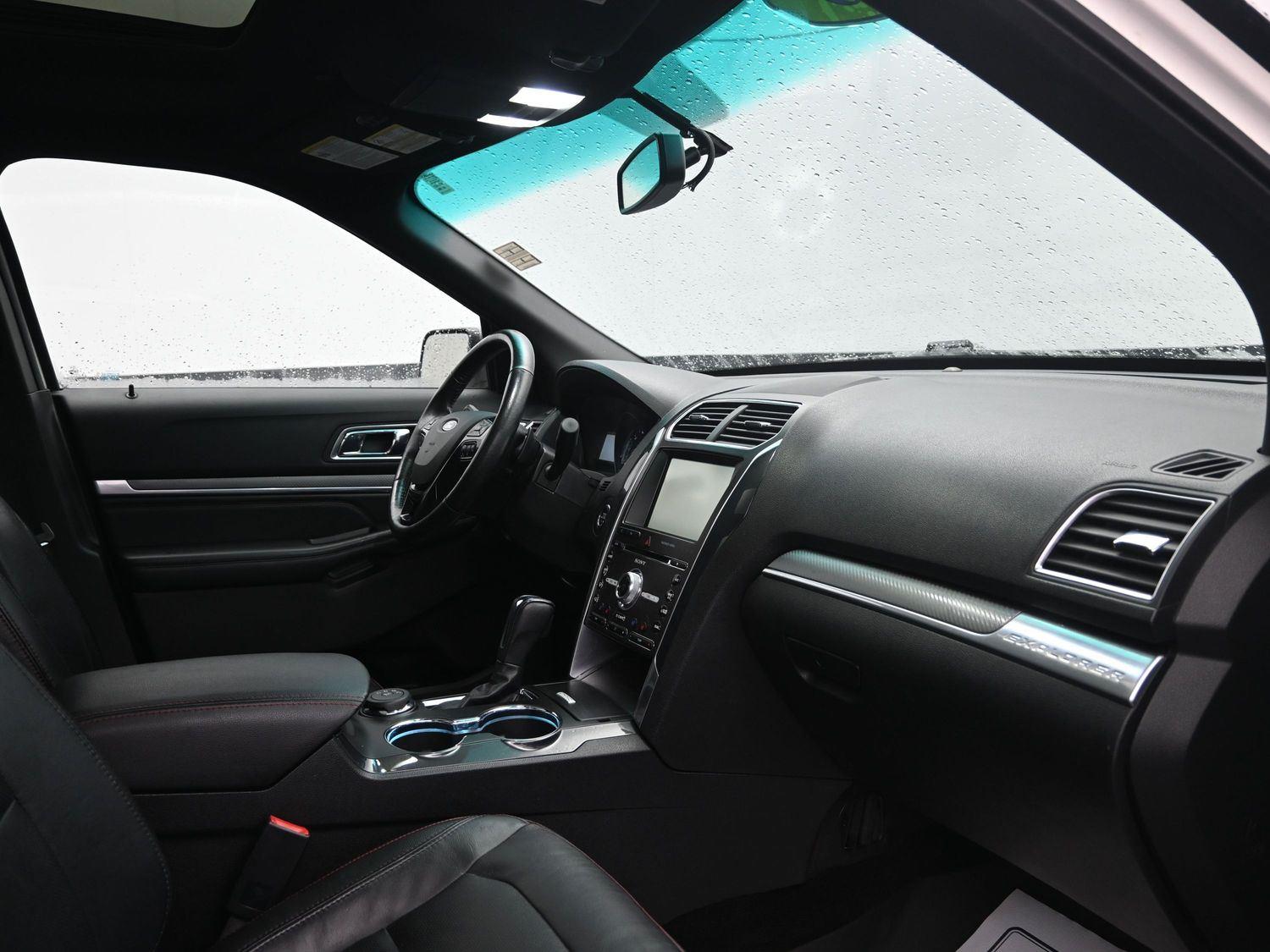 Used 2016 White Platinum Metallic Tri-Coat FORD Sport image 10