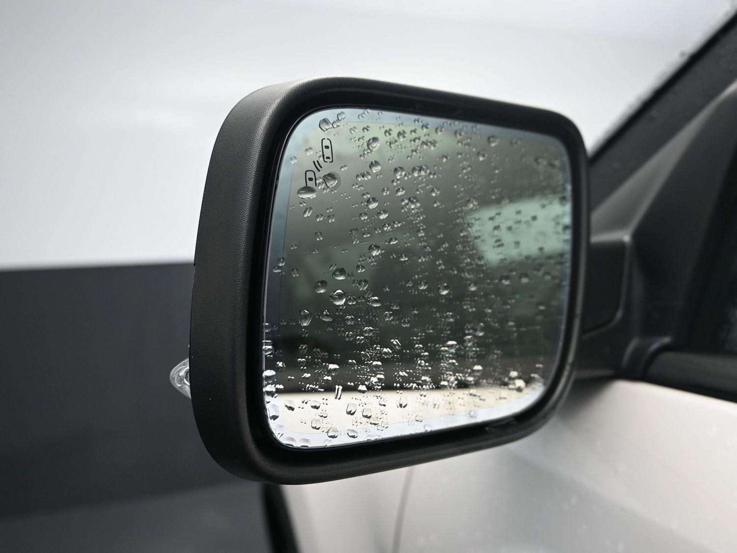 Used 2016 White Platinum Metallic Tri-Coat FORD Sport image 18