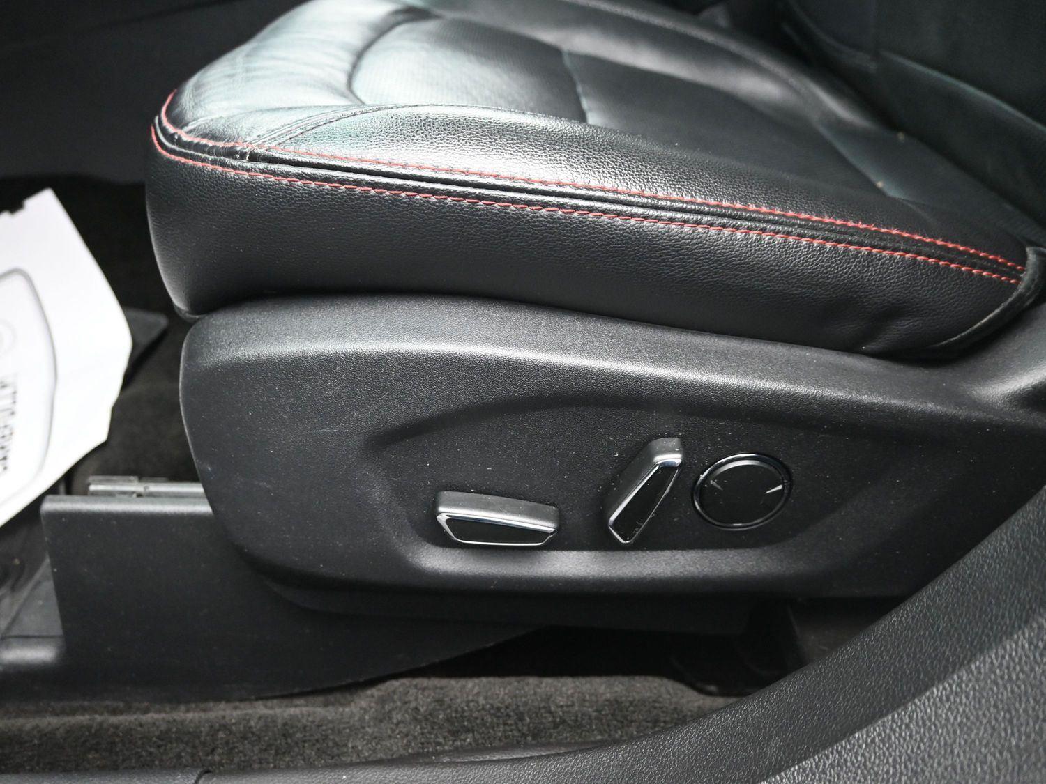 Used 2016 White Platinum Metallic Tri-Coat FORD Sport image 21