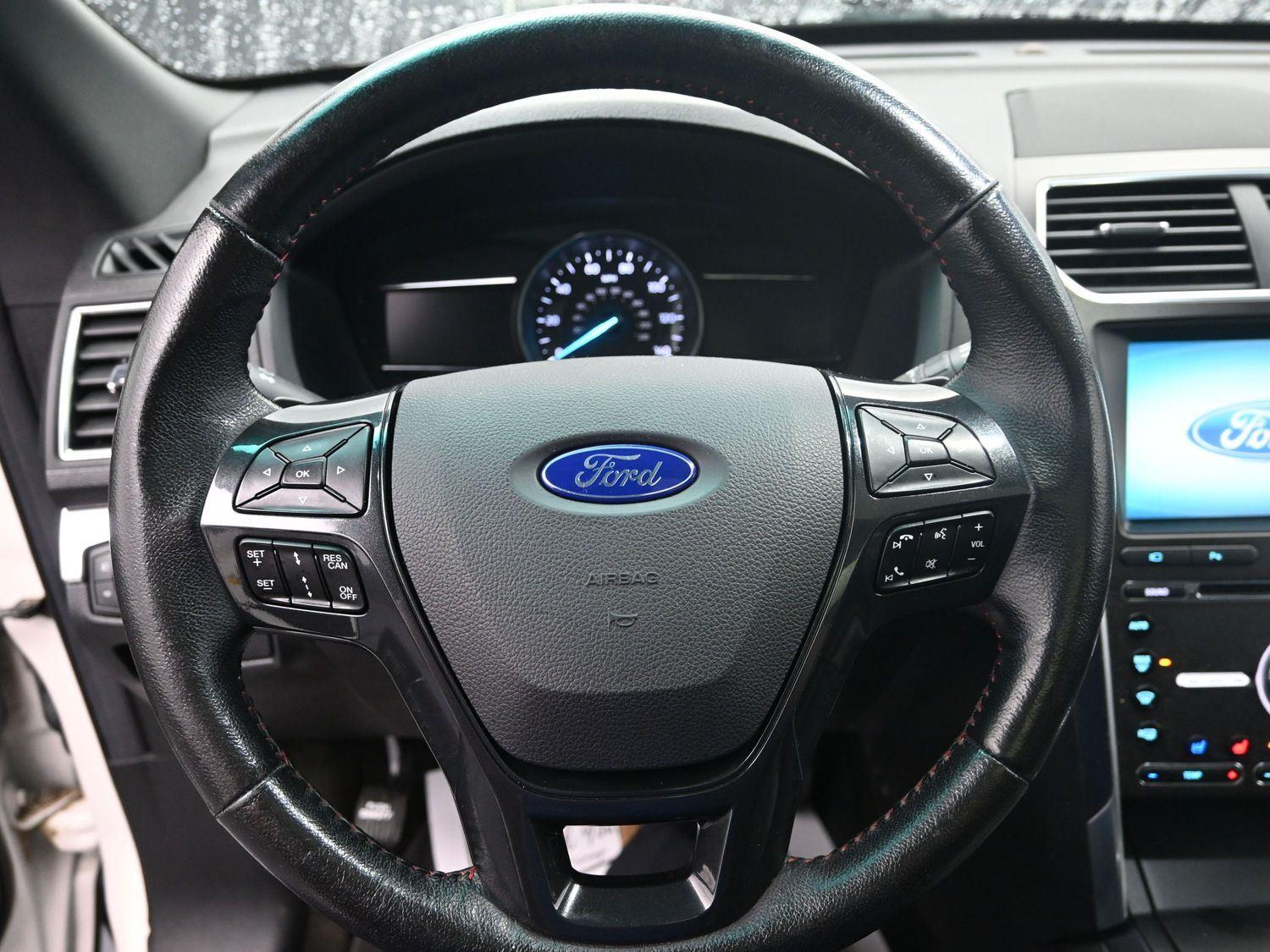 Used 2016 White Platinum Metallic Tri-Coat FORD Sport image 23