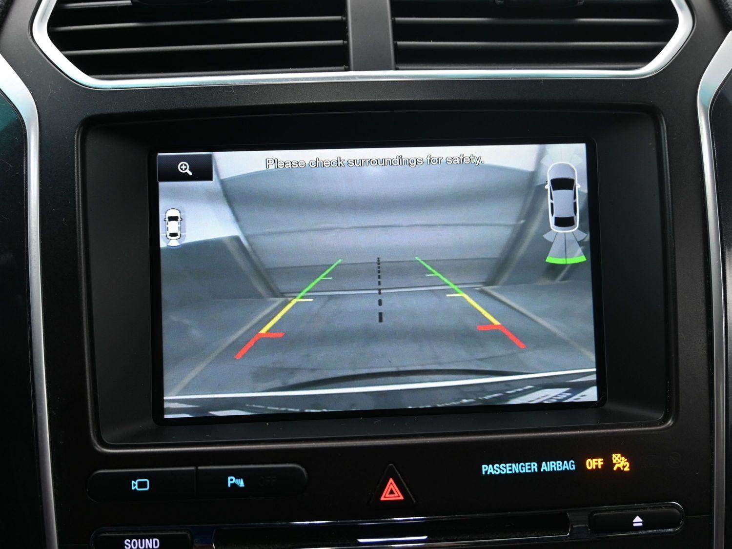 Used 2016 White Platinum Metallic Tri-Coat FORD Sport image 29