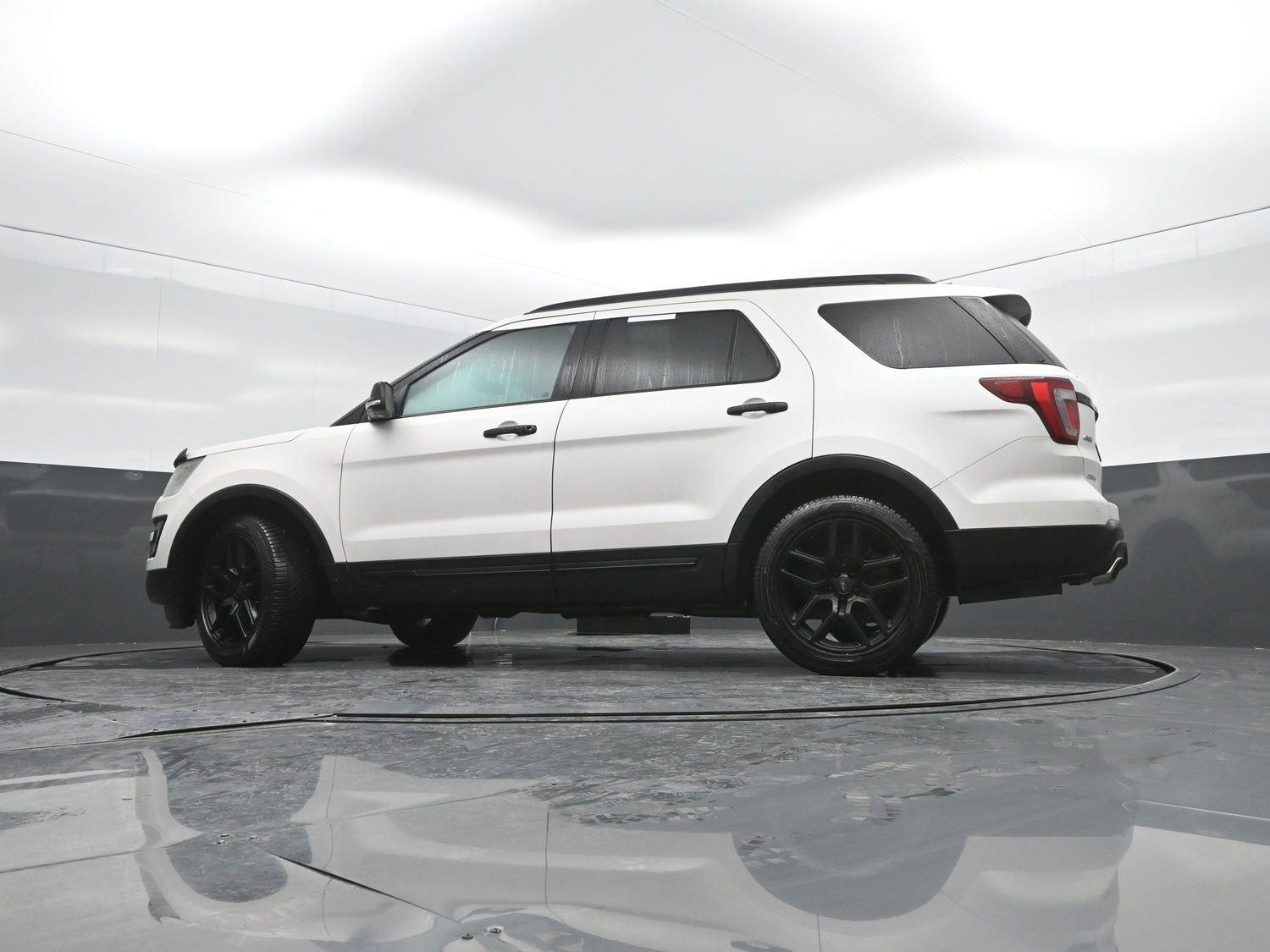 Used 2016 White Platinum Metallic Tri-Coat FORD Sport image 34