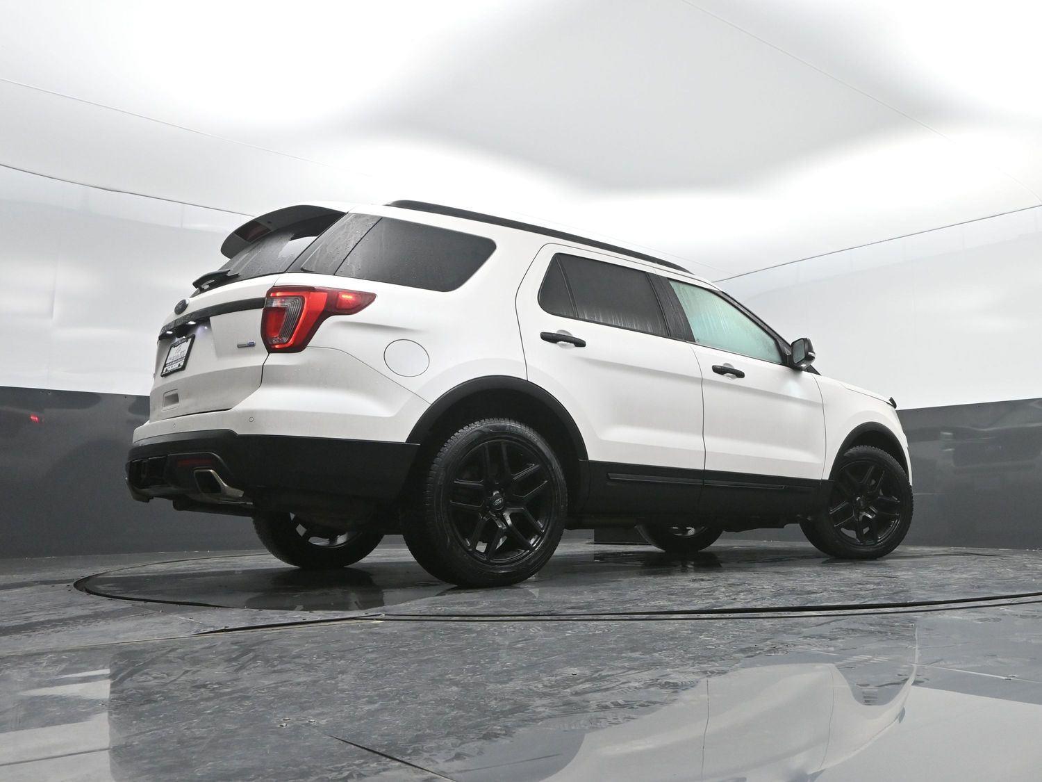 Used 2016 White Platinum Metallic Tri-Coat FORD Sport image 35