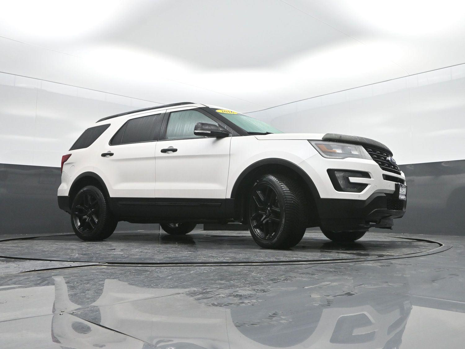 Used 2016 White Platinum Metallic Tri-Coat FORD Sport image 36