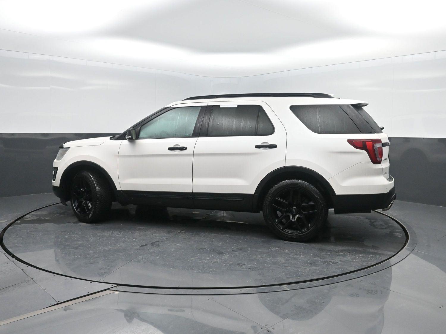 Used 2016 White Platinum Metallic Tri-Coat FORD Sport image 41