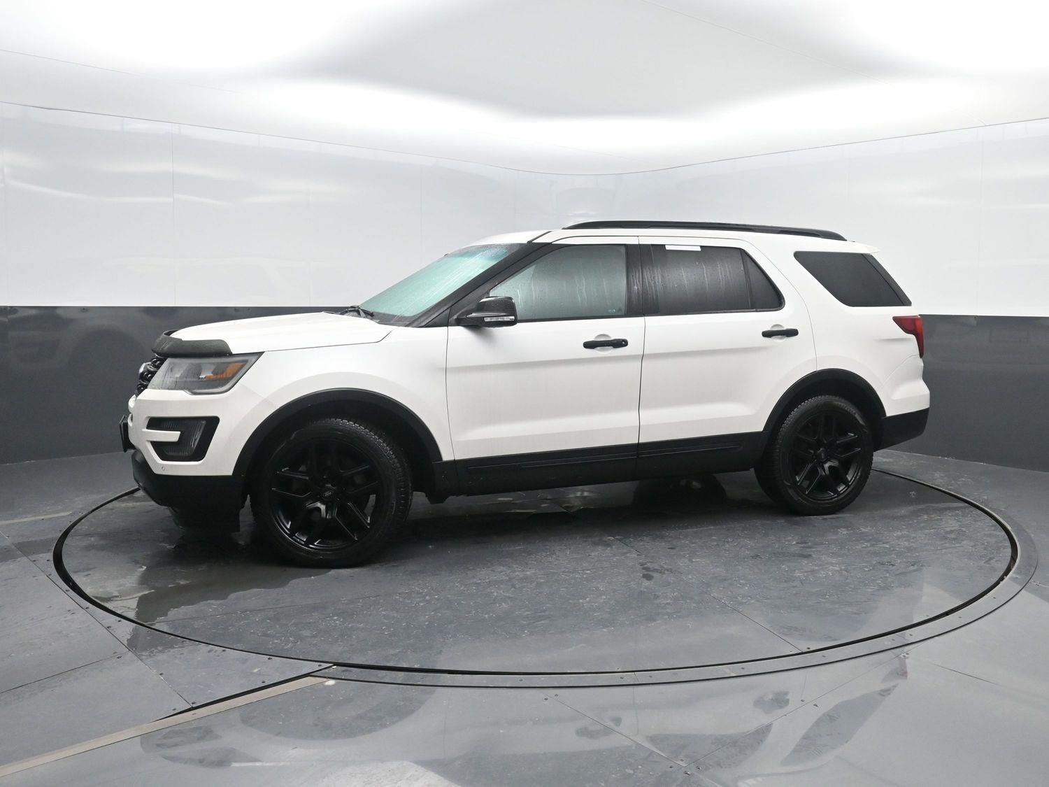 Used 2016 White Platinum Metallic Tri-Coat FORD Sport image 42