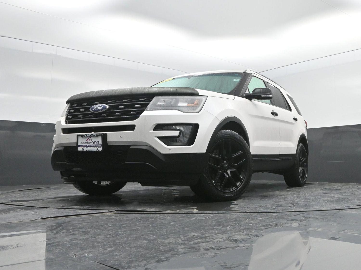Used 2016 White Platinum Metallic Tri-Coat FORD Sport image 45