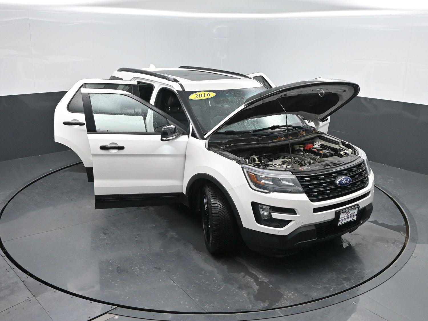 Used 2016 White Platinum Metallic Tri-Coat FORD Sport image 46