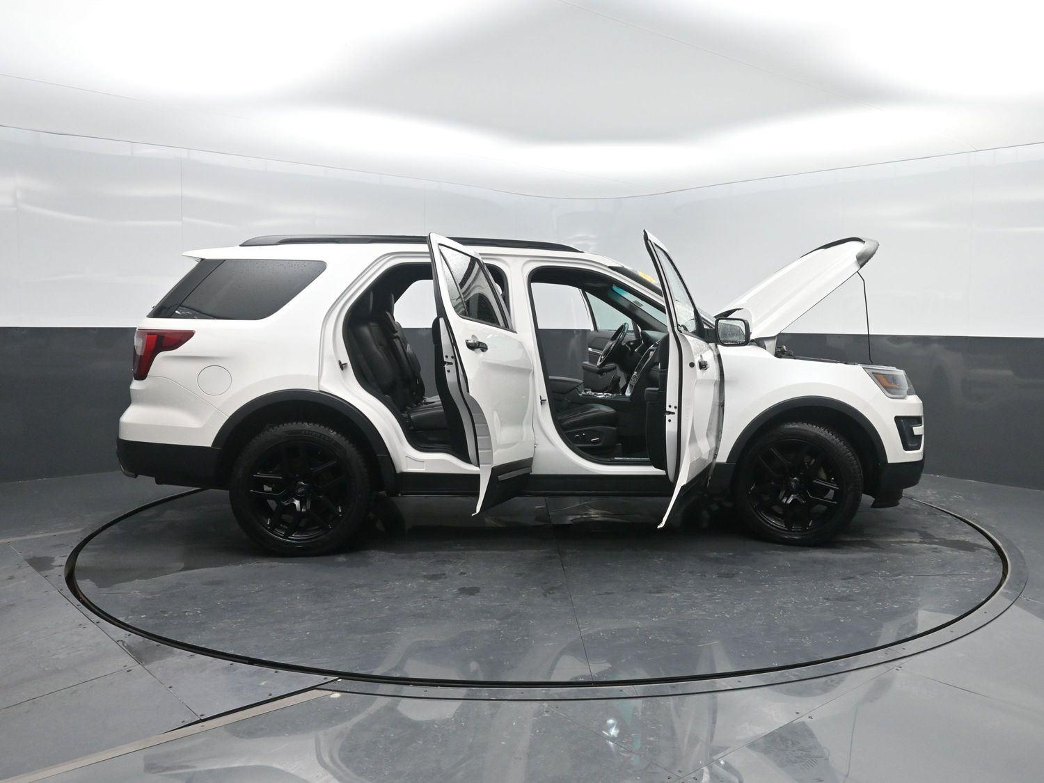 Used 2016 White Platinum Metallic Tri-Coat FORD Sport image 48