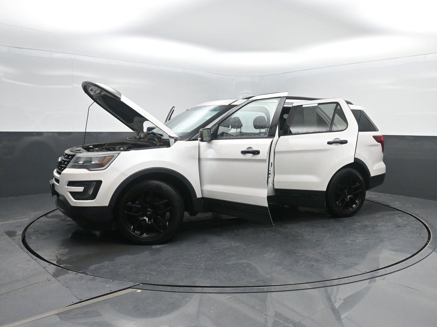 Used 2016 White Platinum Metallic Tri-Coat FORD Sport image 49