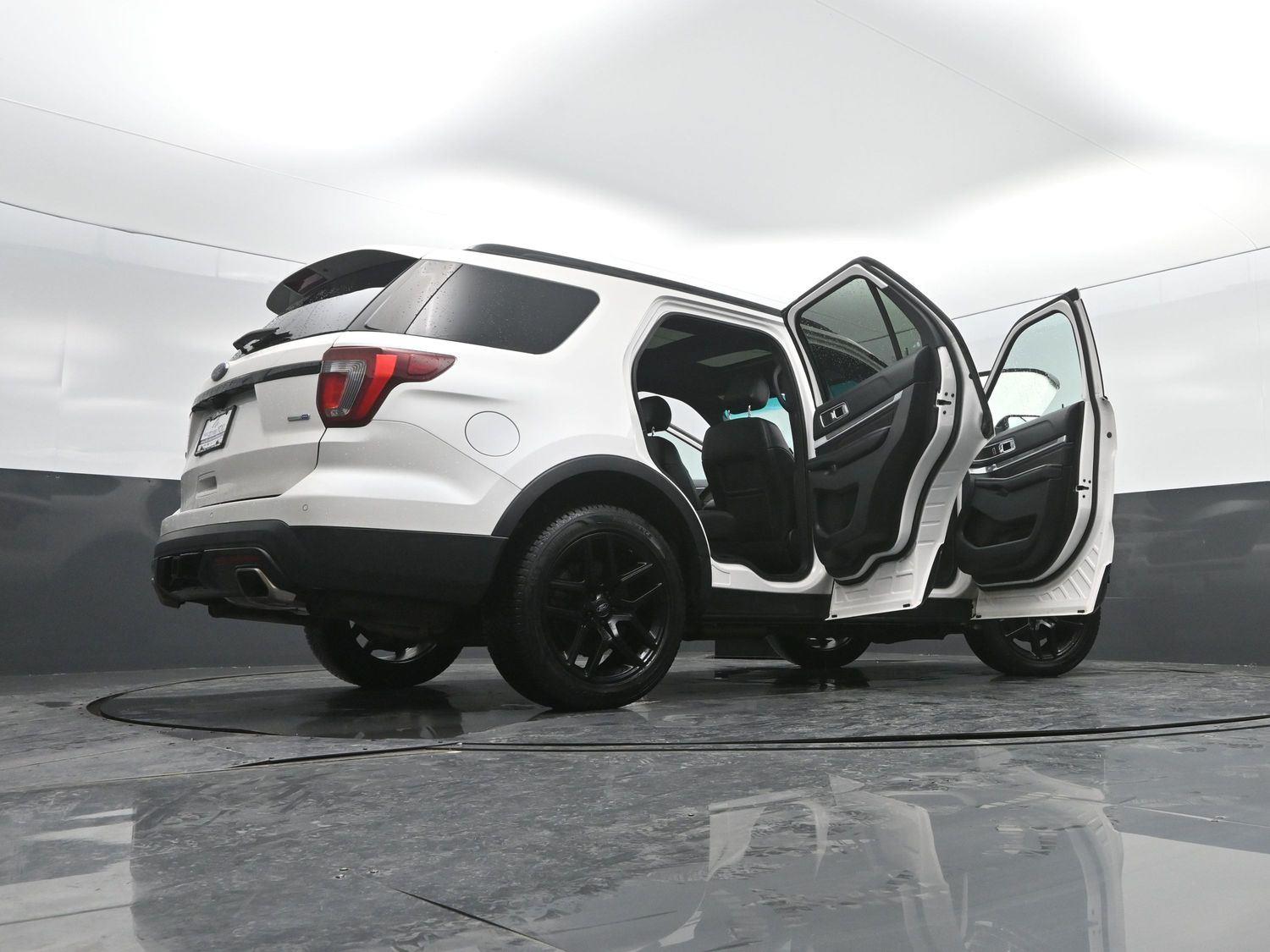 Used 2016 White Platinum Metallic Tri-Coat FORD Sport image 50