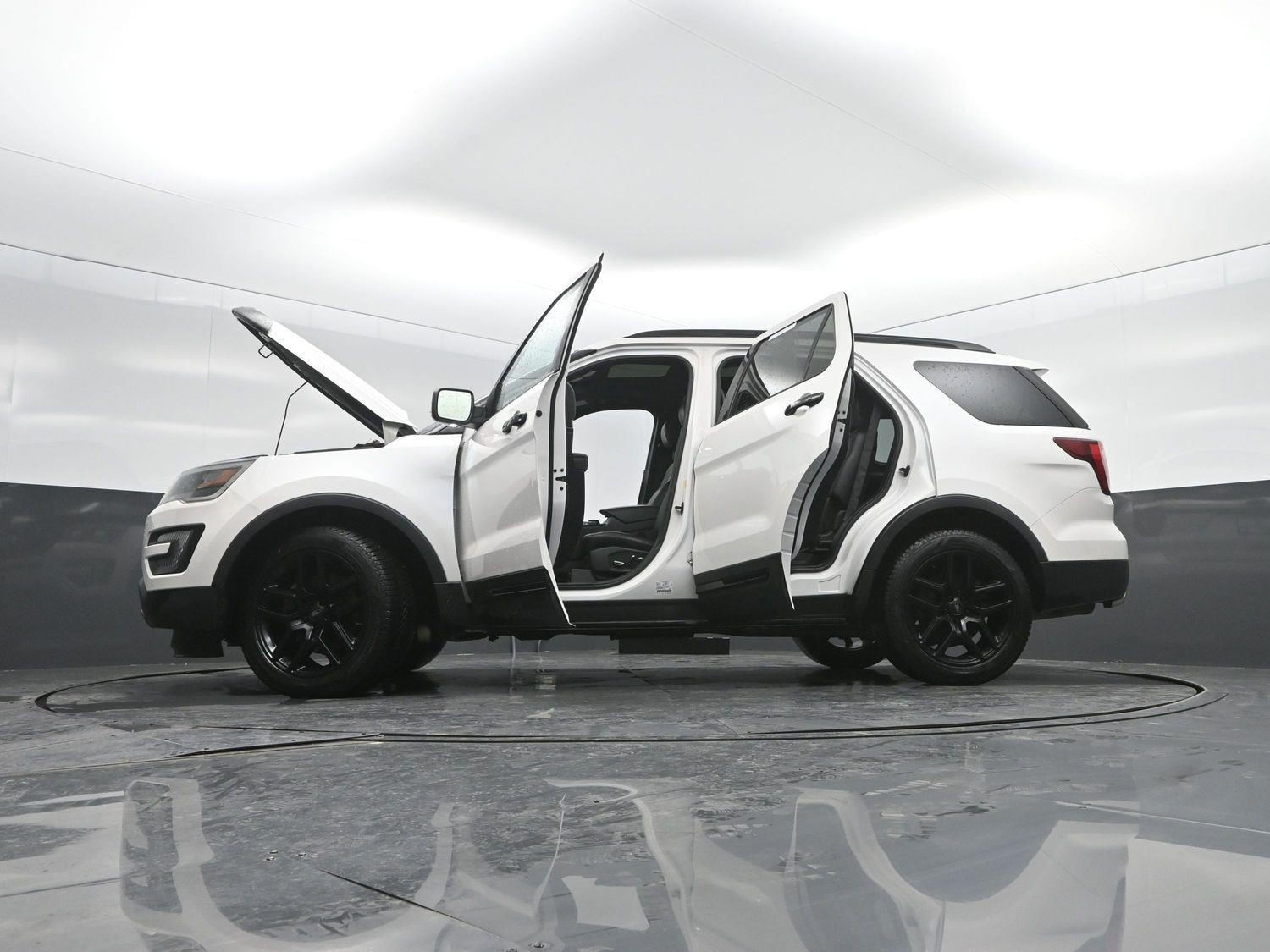 Used 2016 White Platinum Metallic Tri-Coat FORD Sport image 51