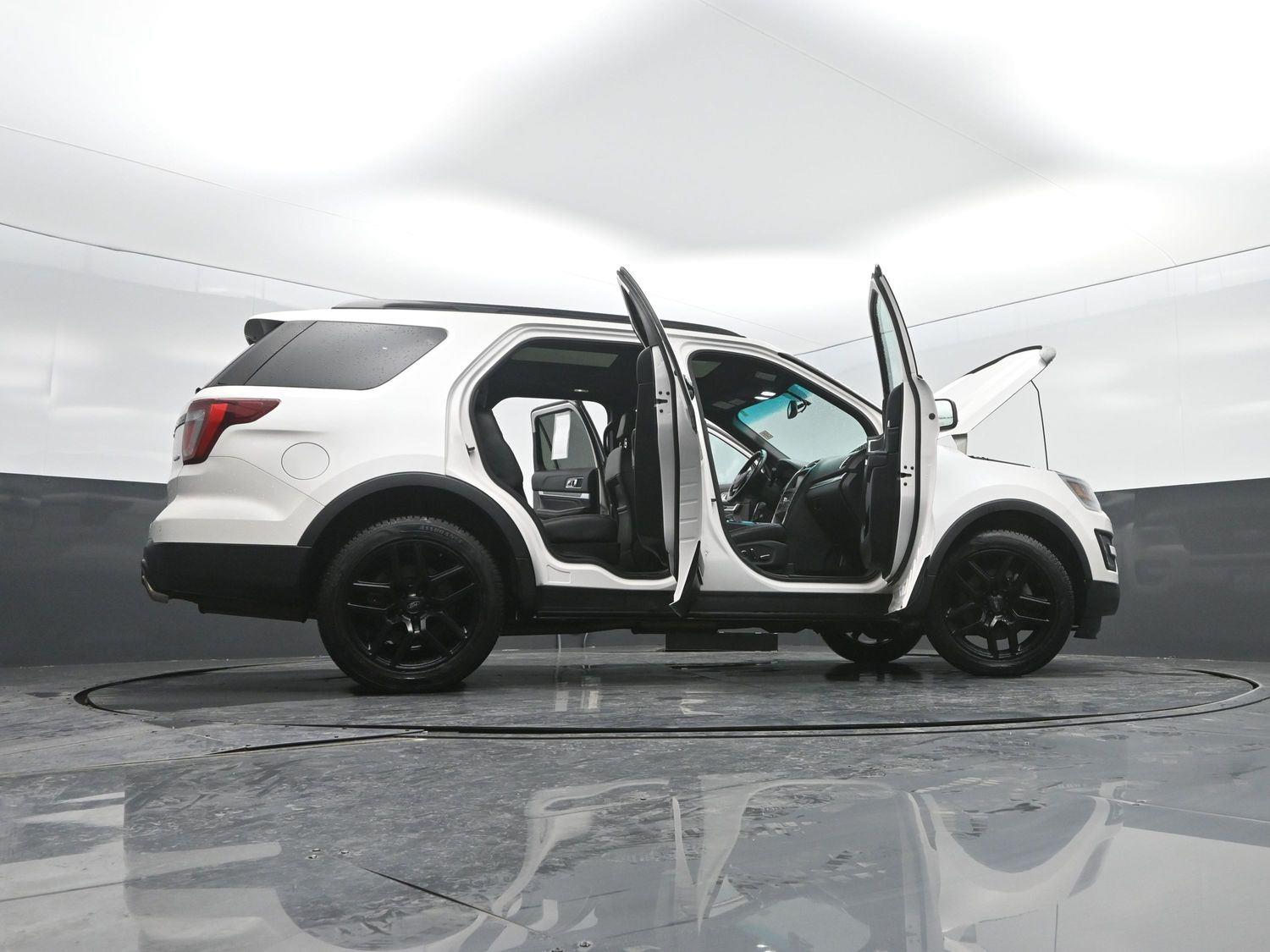 Used 2016 White Platinum Metallic Tri-Coat FORD Sport image 52