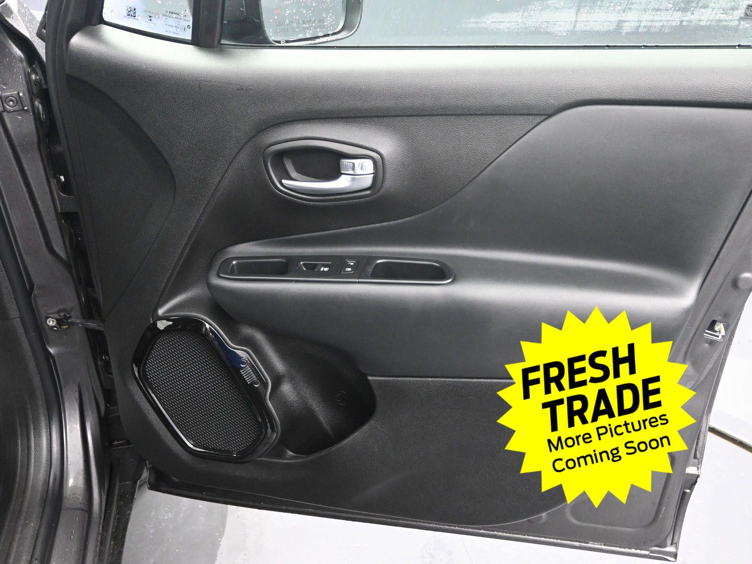 Used 2017 Granite Crystal Metallic Clearcoat Jeep Altitude image 9