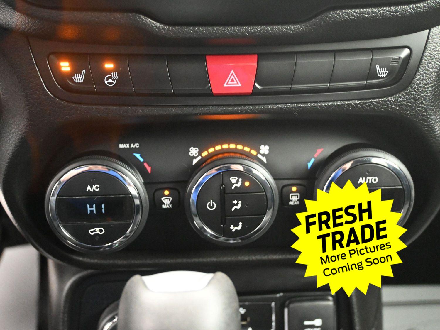 Used 2017 Granite Crystal Metallic Clearcoat Jeep Altitude image 28