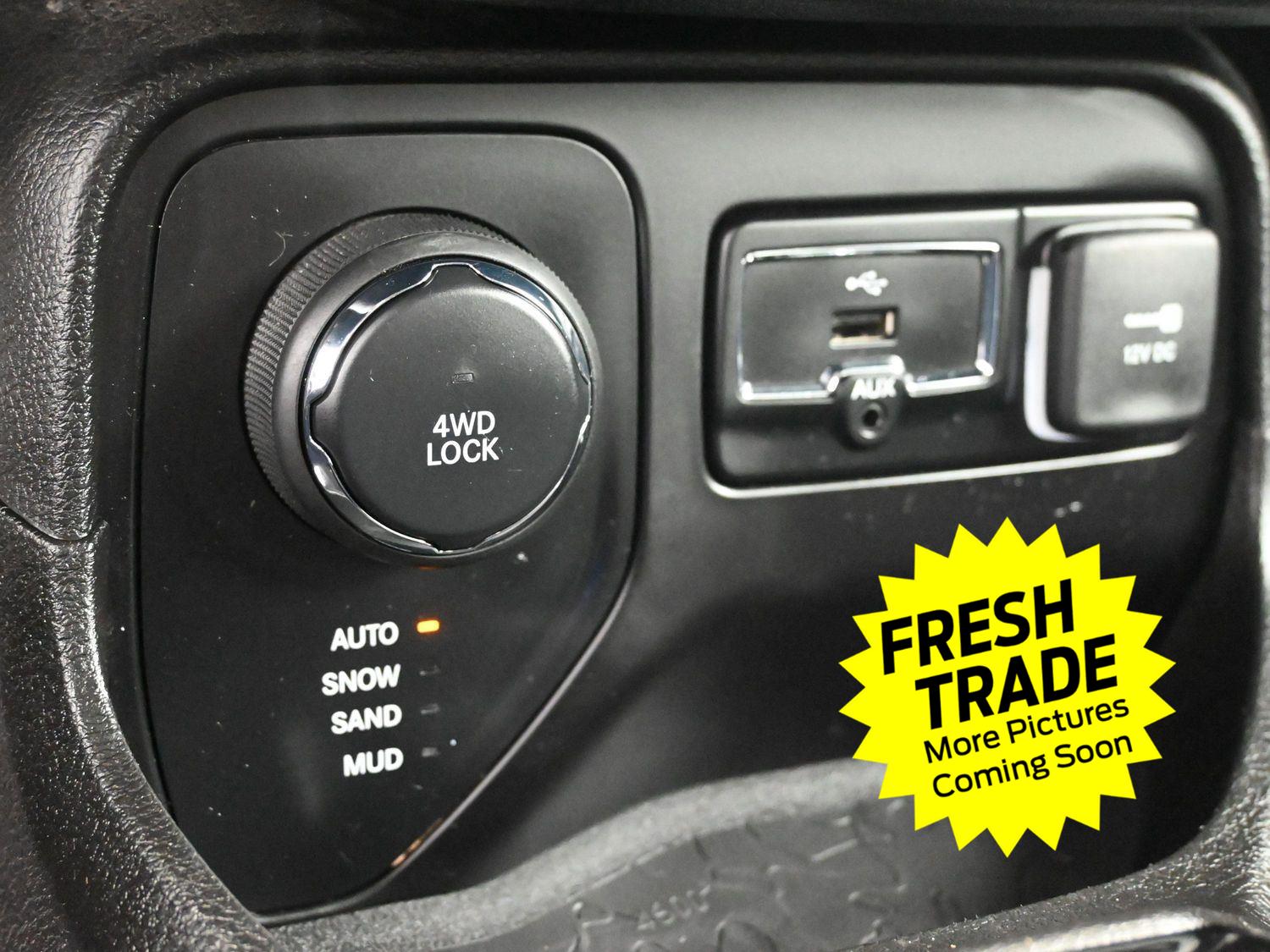 Used 2017 Granite Crystal Metallic Clearcoat Jeep Altitude image 29