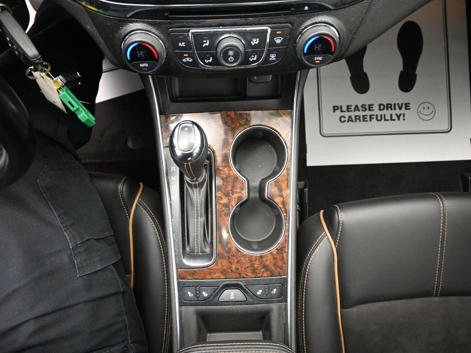 Used 2014 Silver Ice Metallic Chevrolet LT image 29