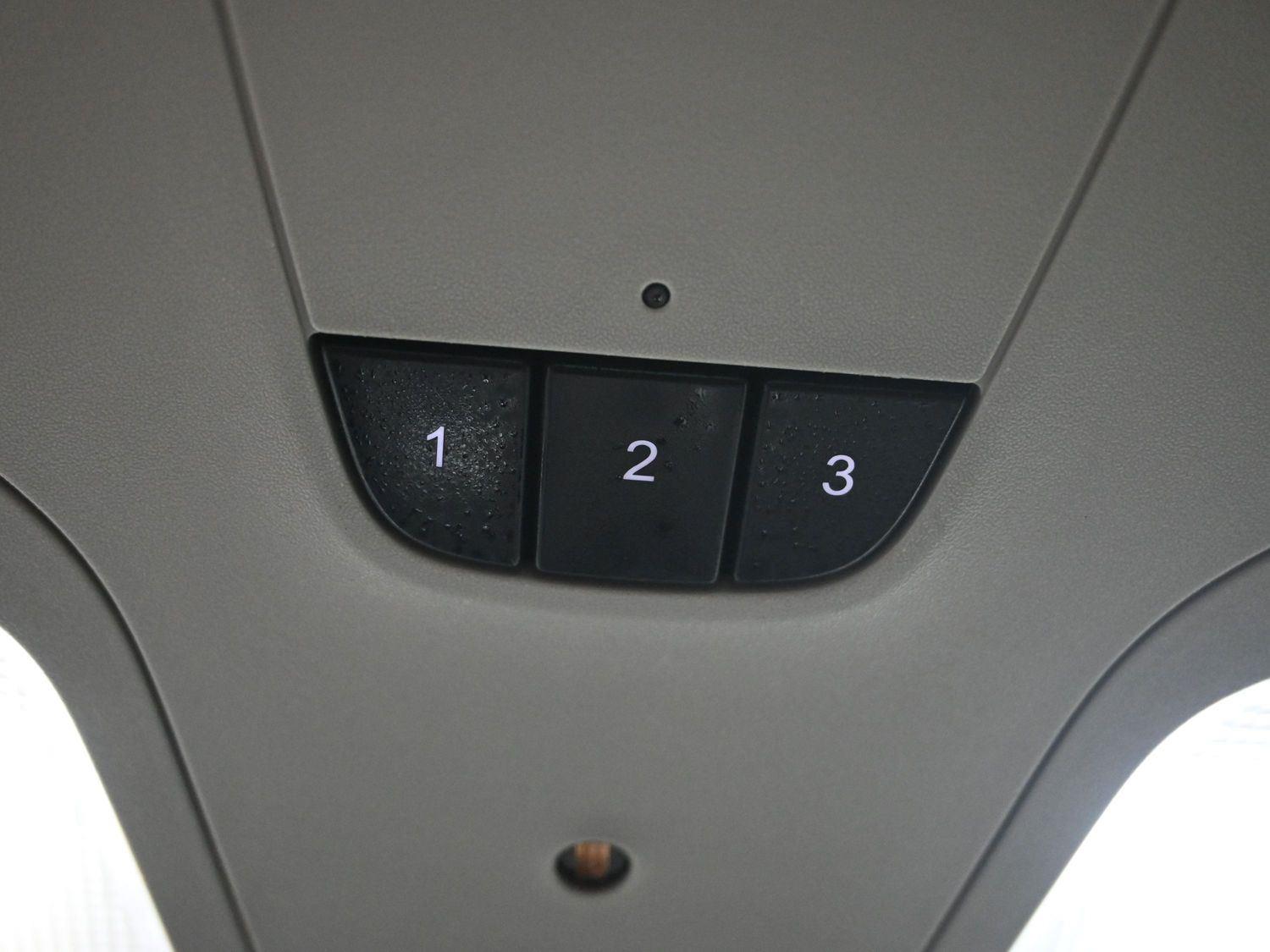 Used 2014 Silver Ice Metallic Chevrolet LT image 30