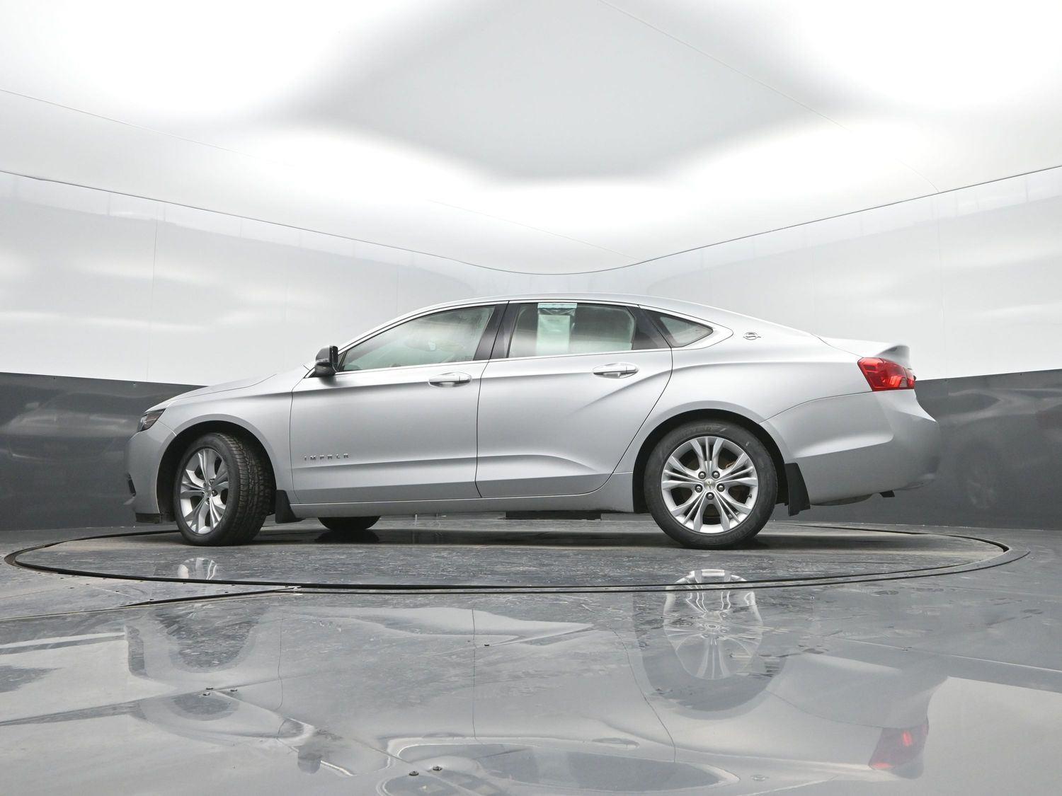 Used 2014 Silver Ice Metallic Chevrolet LT image 31