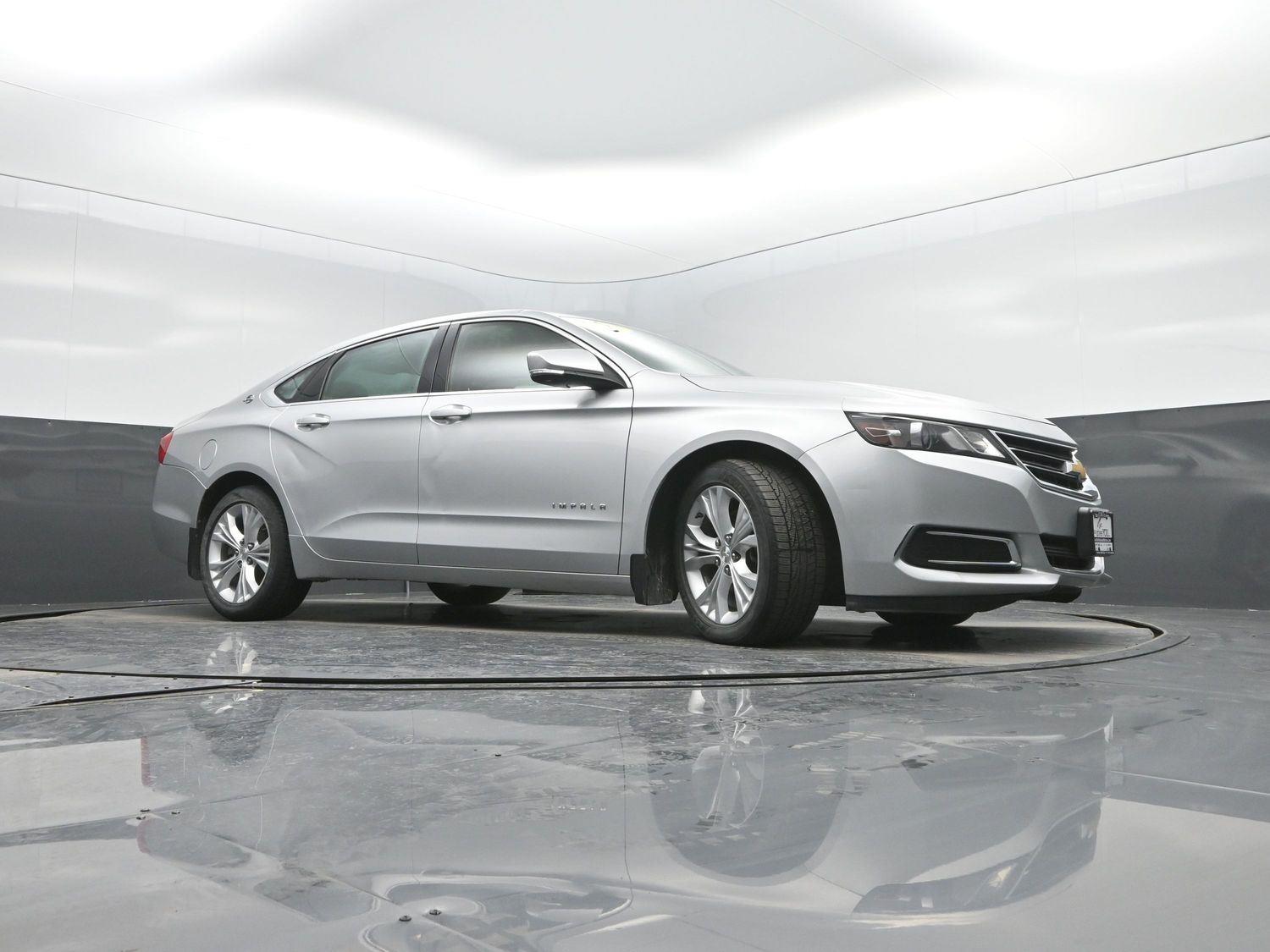 Used 2014 Silver Ice Metallic Chevrolet LT image 33
