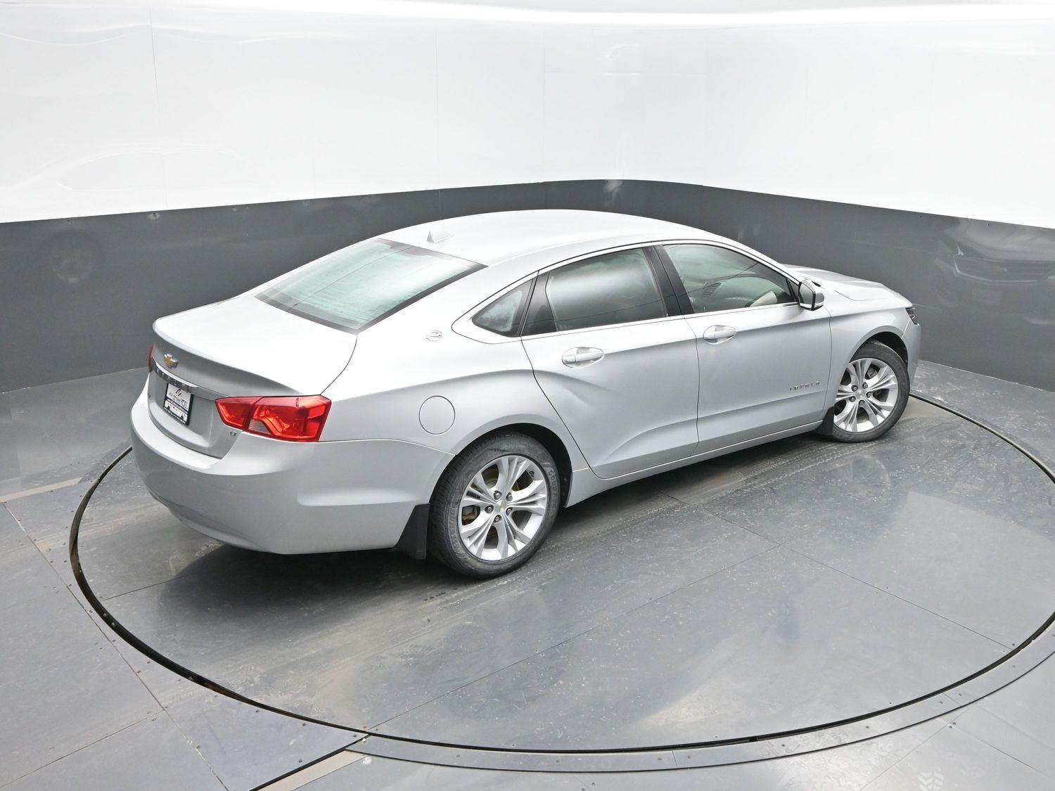 Used 2014 Silver Ice Metallic Chevrolet LT image 36