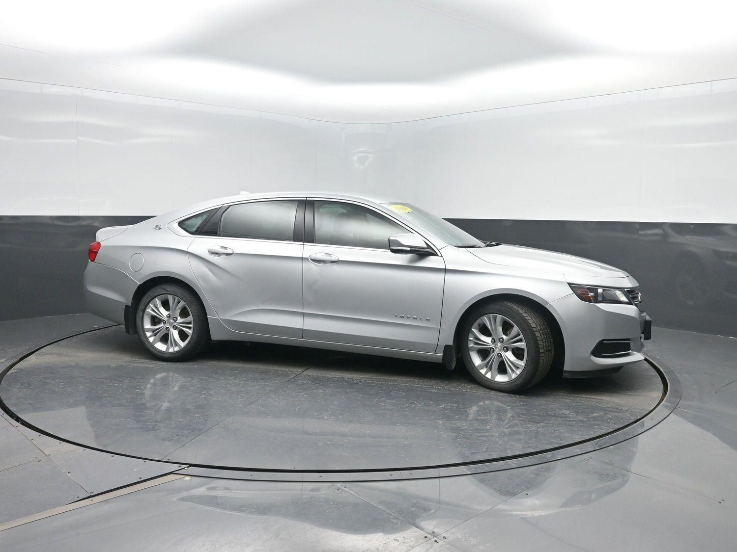 Used 2014 Silver Ice Metallic Chevrolet LT image 3