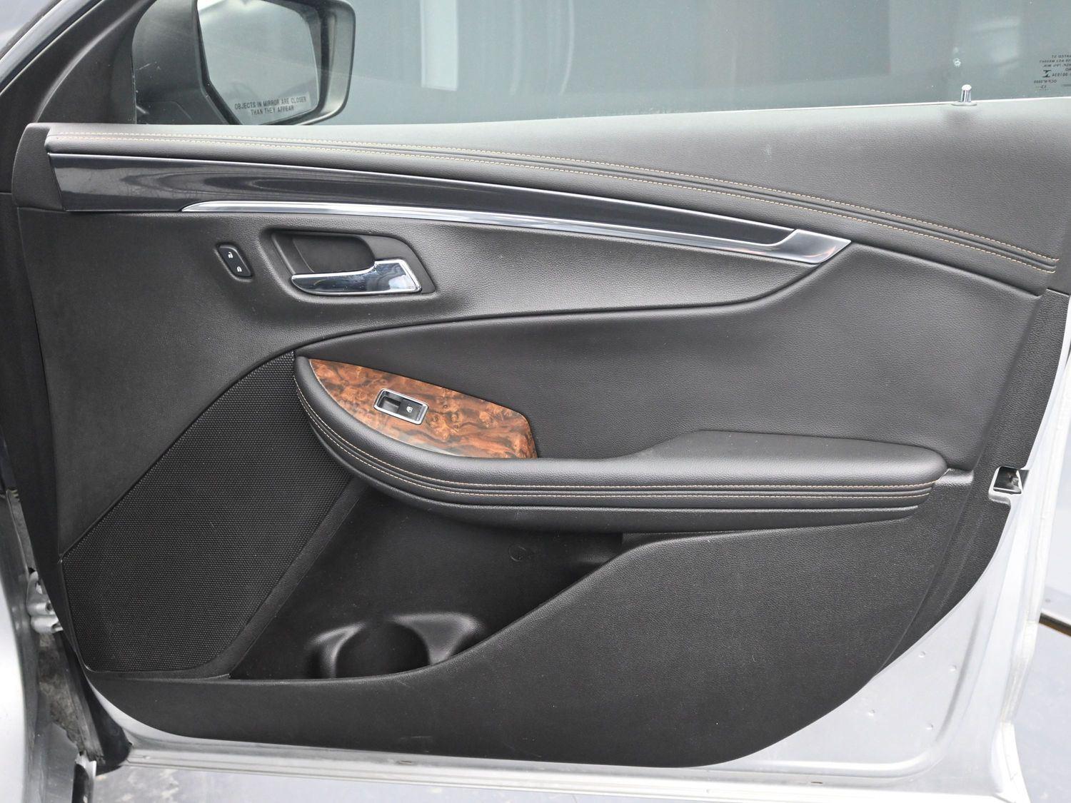 Used 2014 Silver Ice Metallic Chevrolet LT image 8